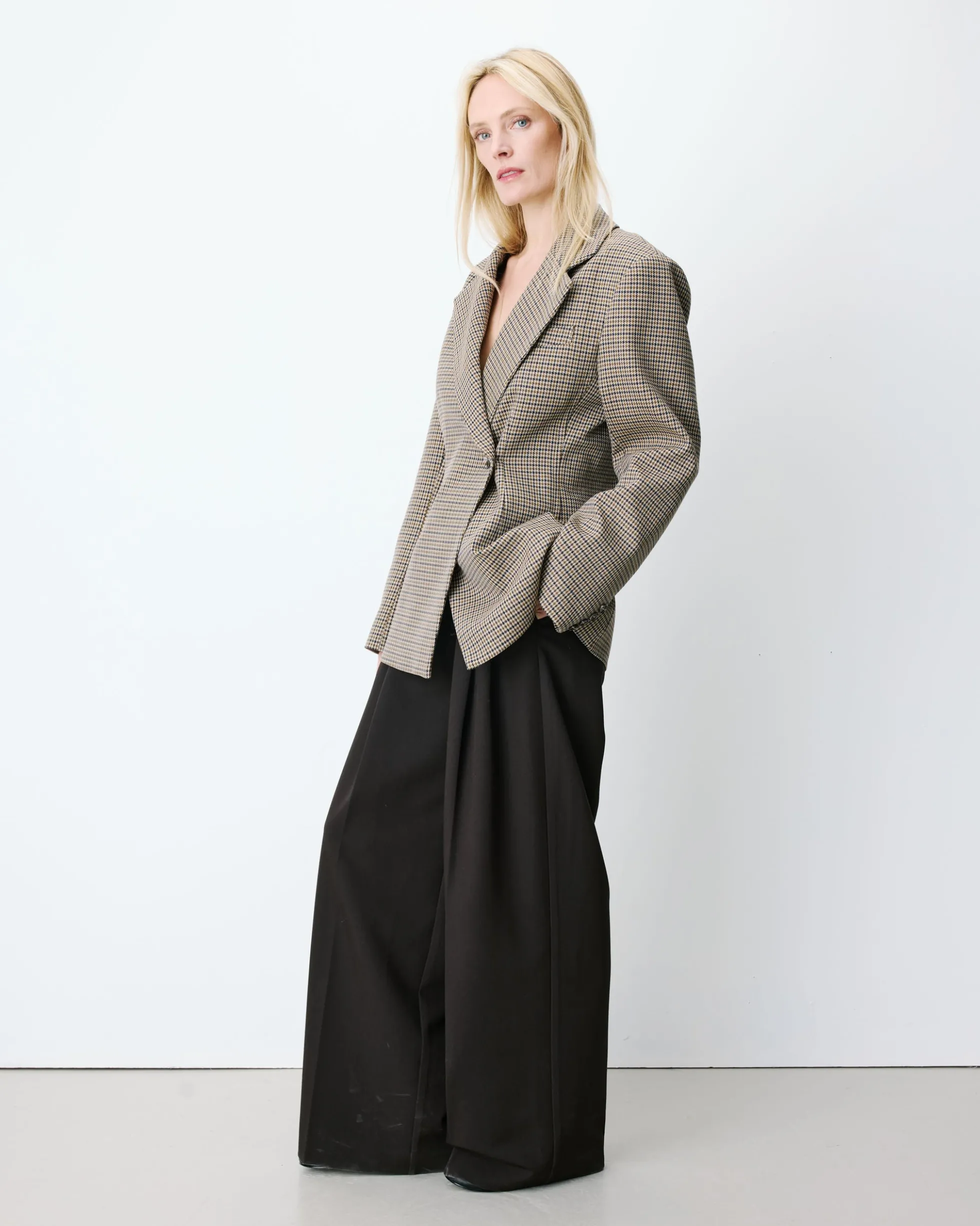 Blazer cintré croisé pied-de-poule beige Almond