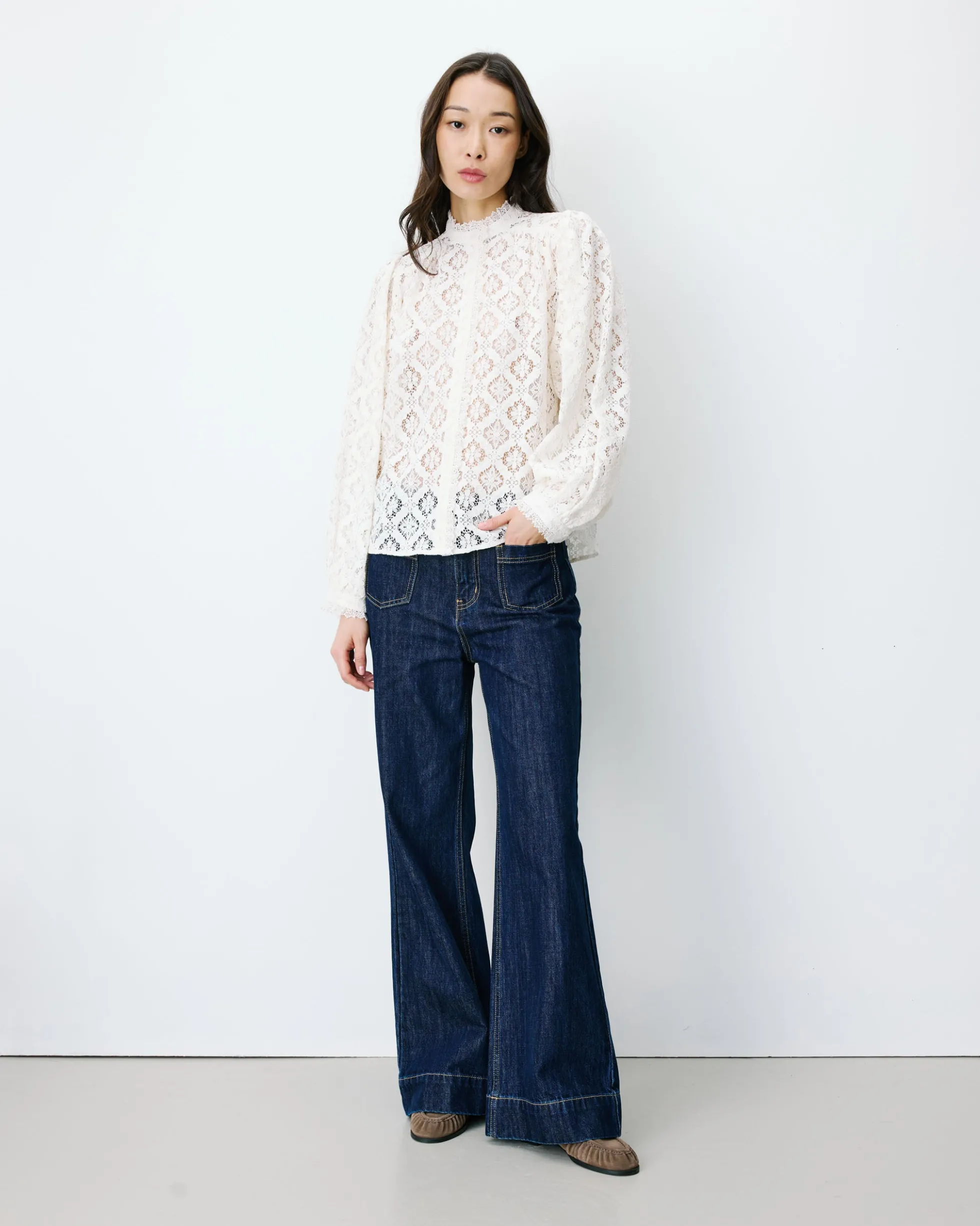 Blouse ample en dentelle boutonnée ivoire Anita