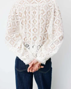 Blouse ample en dentelle boutonnée ivoire Anita