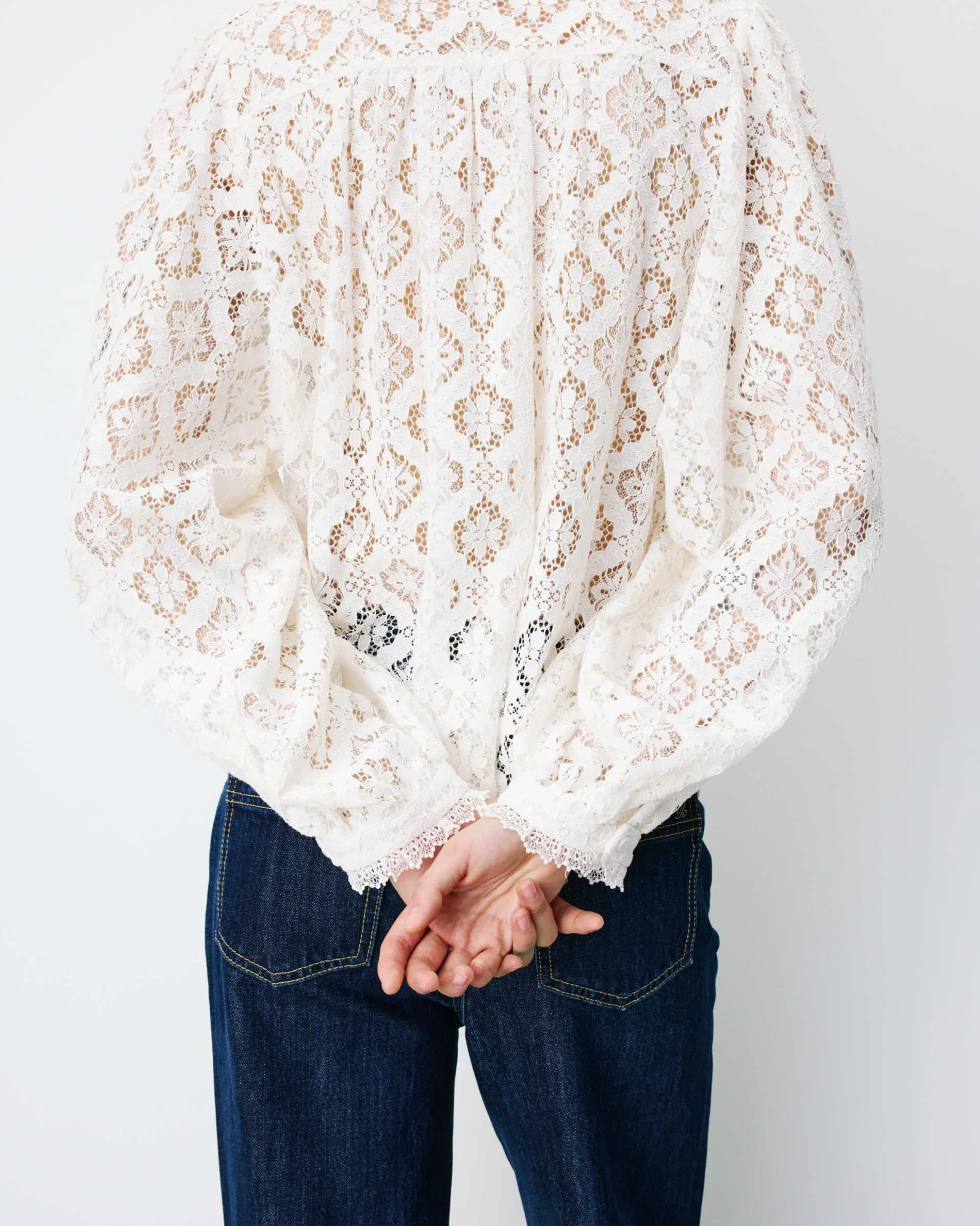 Blouse ample en dentelle boutonnée ivoire Anita