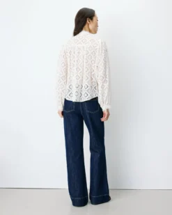 Blouse ample en dentelle boutonnée ivoire Anita