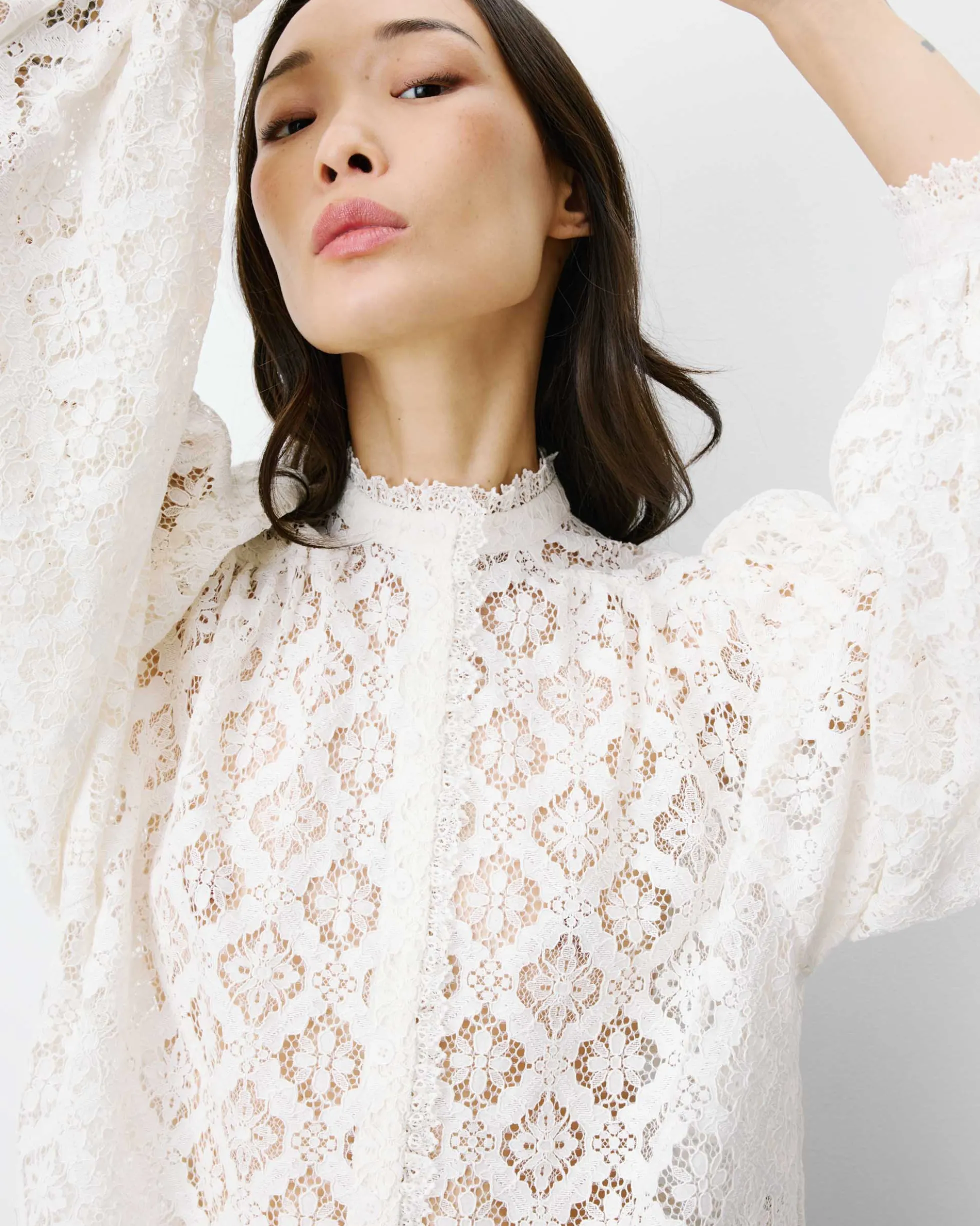 Blouse ample en dentelle boutonnée ivoire Anita