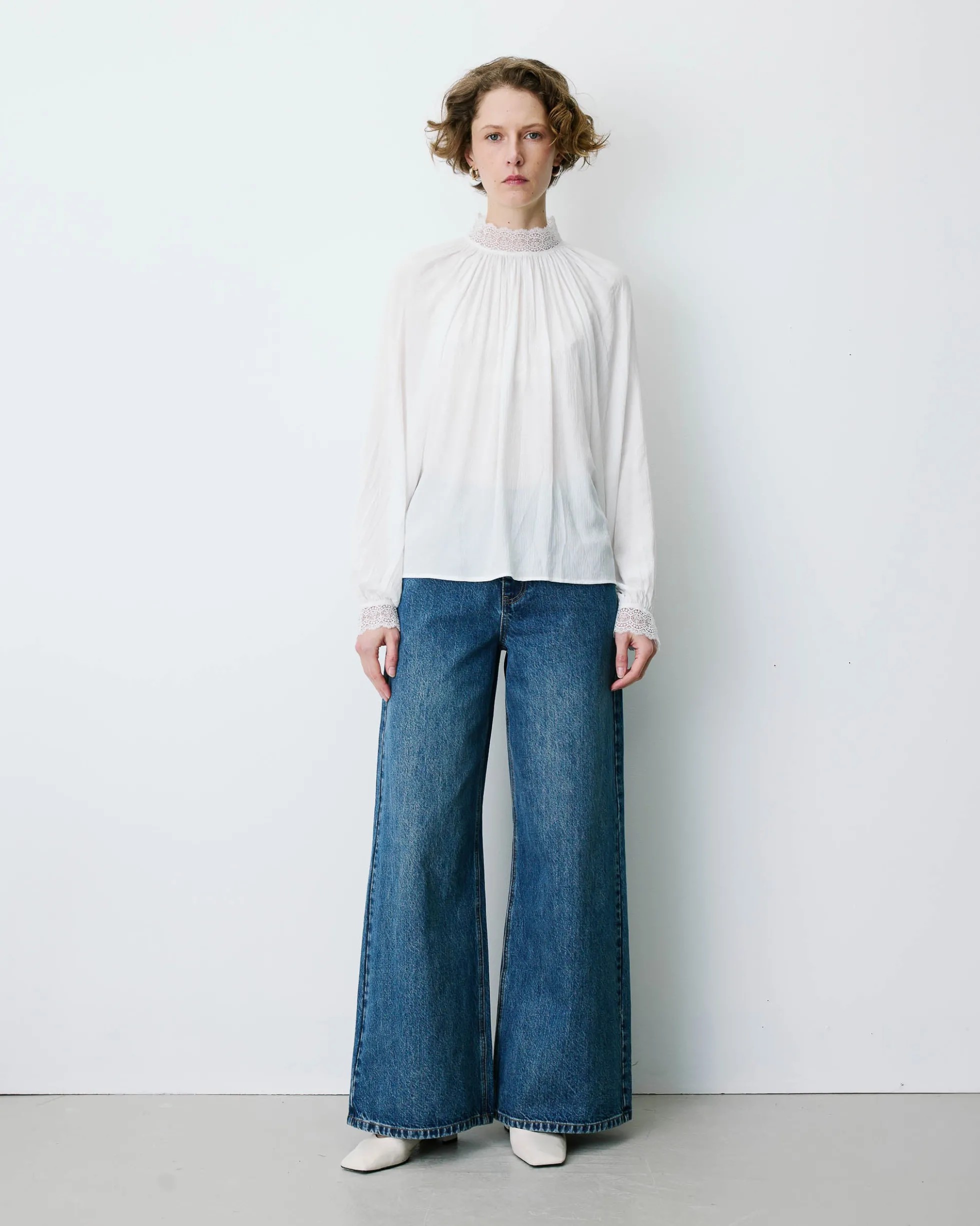 Blouse ample plissée col en dentelle ivoire Brietta