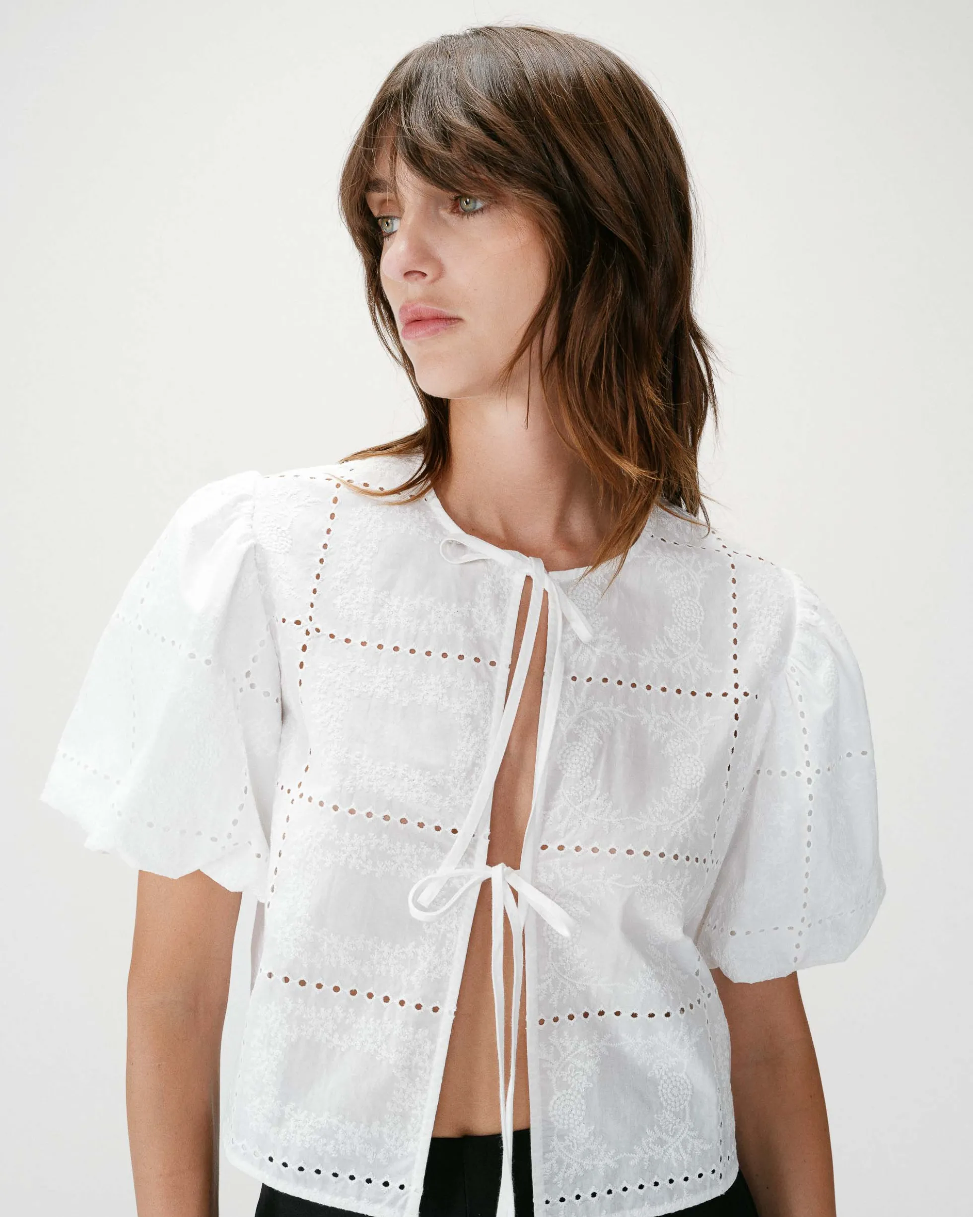 Blouse brodée à nouer manches ballon white Wylette