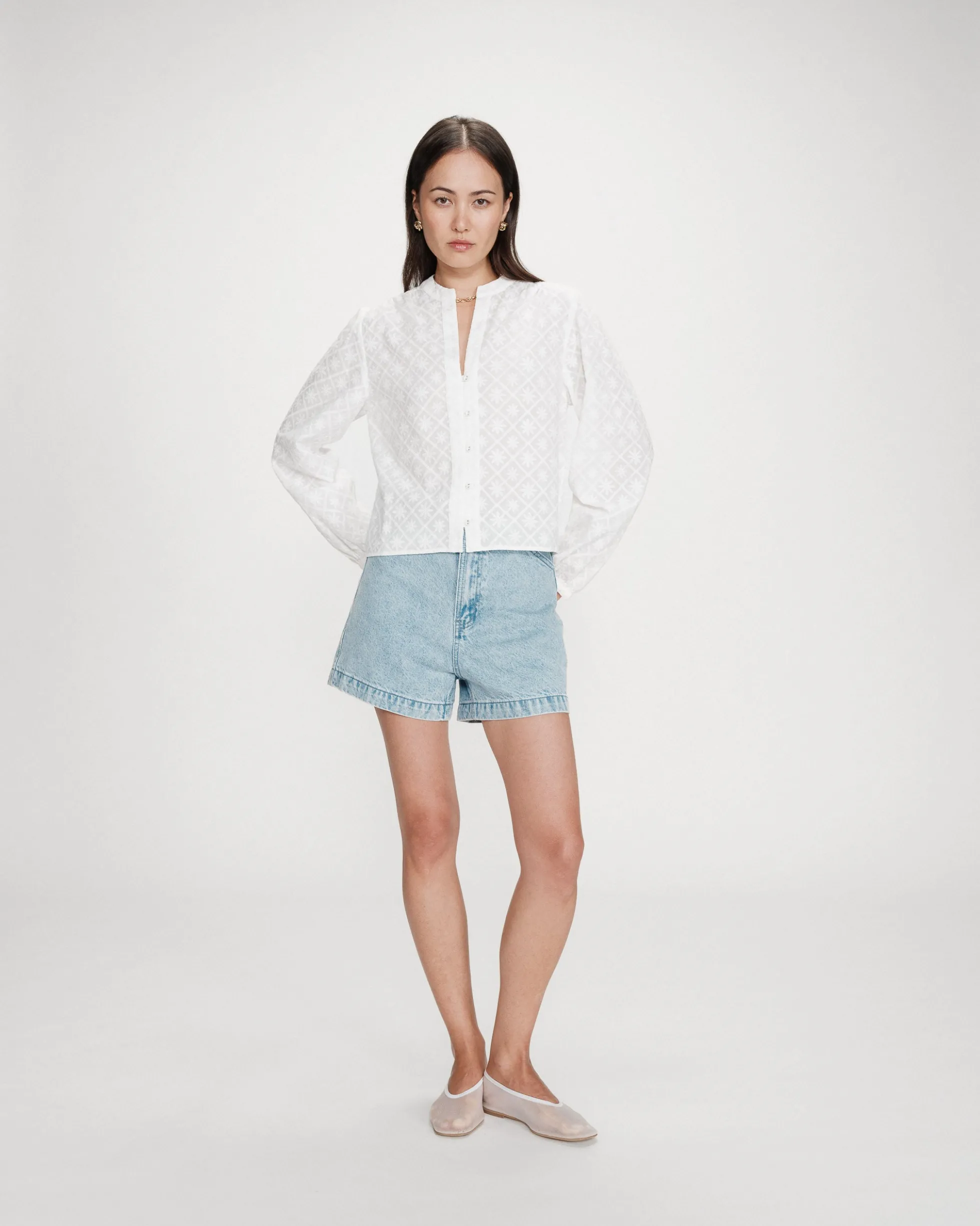 Blouse broderie anglaise col mao en coton ivoire Vandita