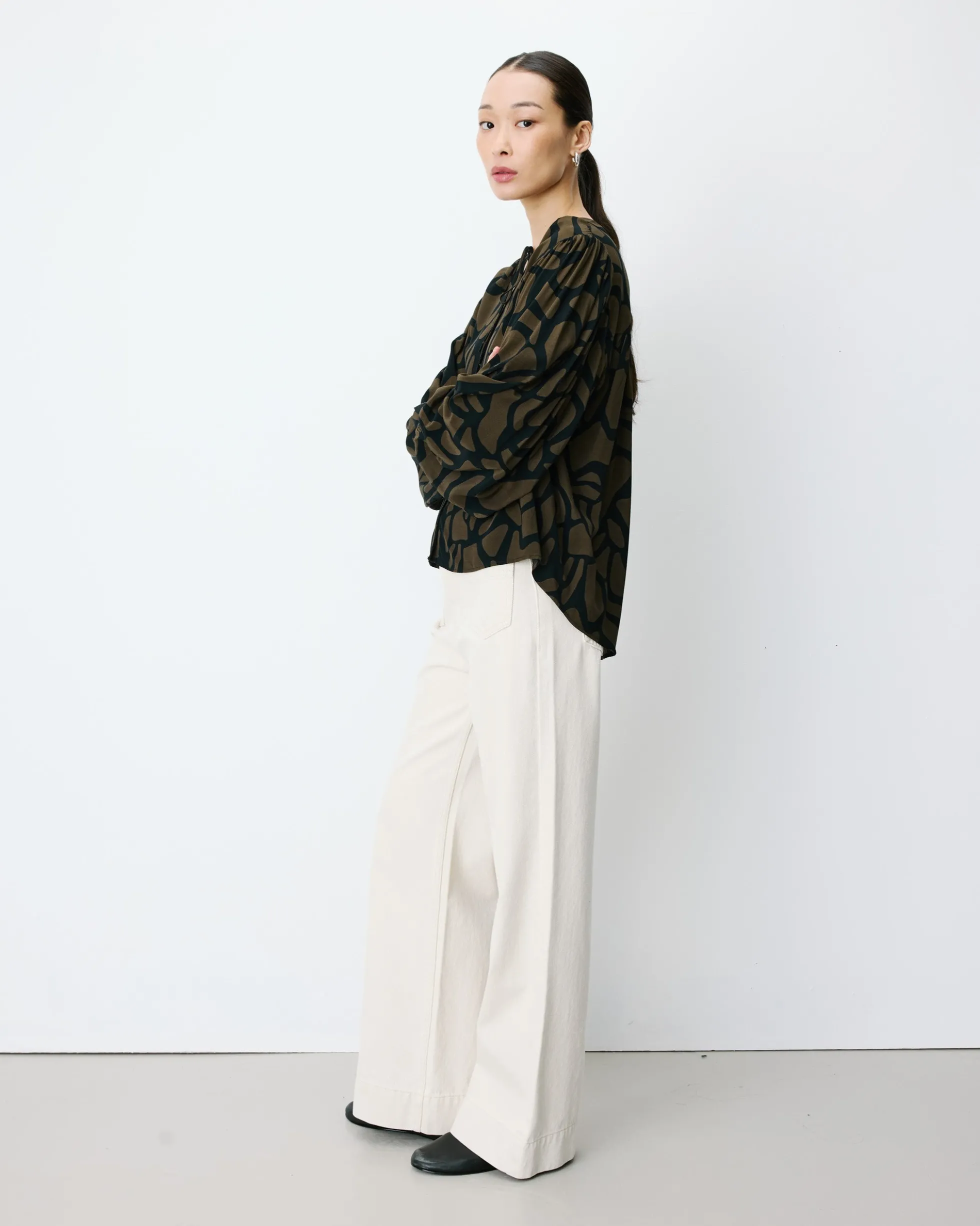 Blouse col V à imprimé géométrique kaki Ambrine