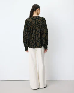 Blouse col V à imprimé géométrique kaki Ambrine