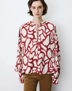 Blouse col V à imprimé géométrique terracotta Ambrine