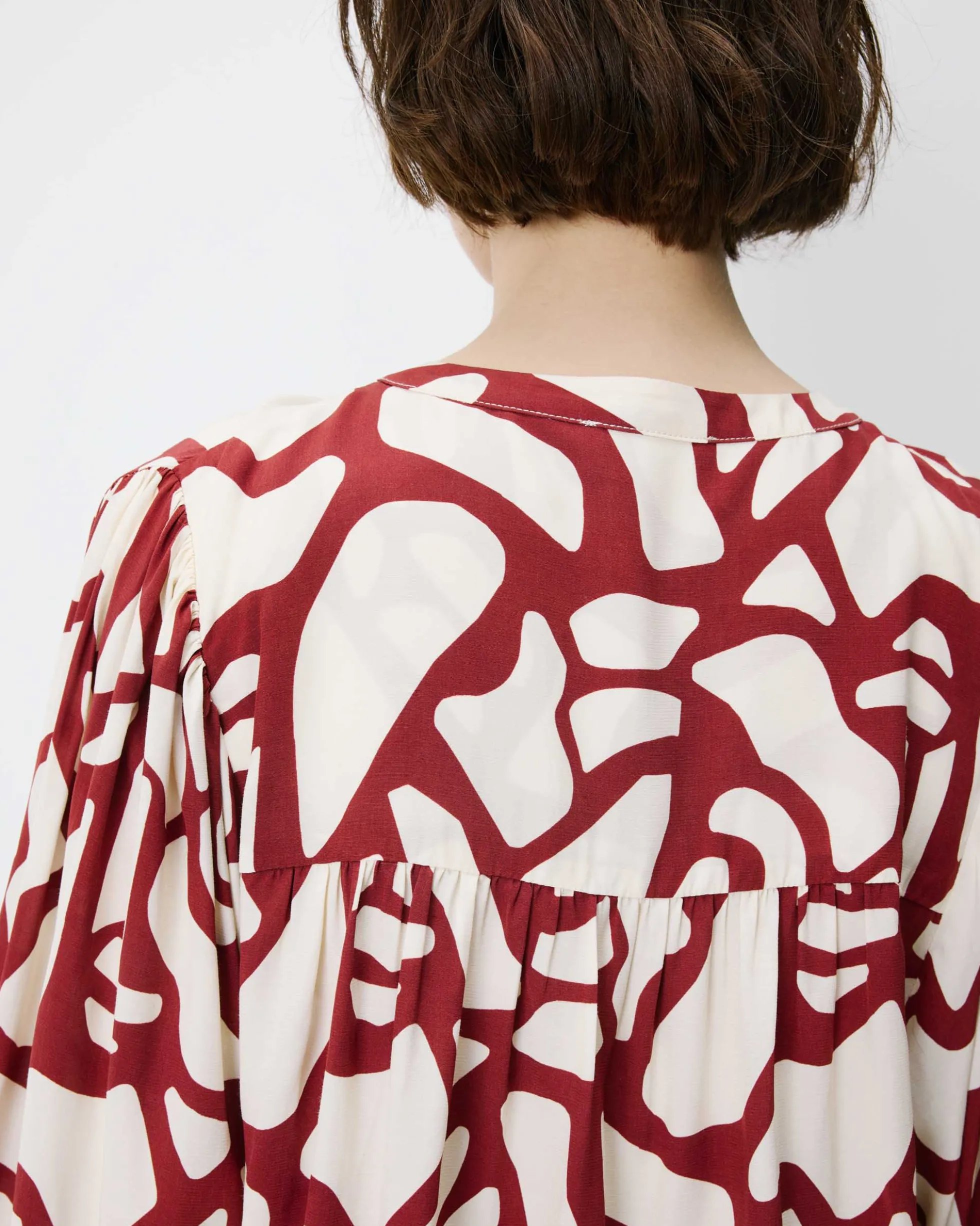 Blouse col V à imprimé géométrique terracotta Ambrine