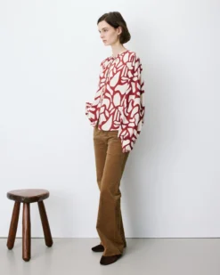 Blouse col V à imprimé géométrique terracotta Ambrine