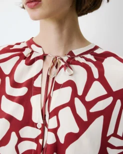 Blouse col V à imprimé géométrique terracotta Ambrine