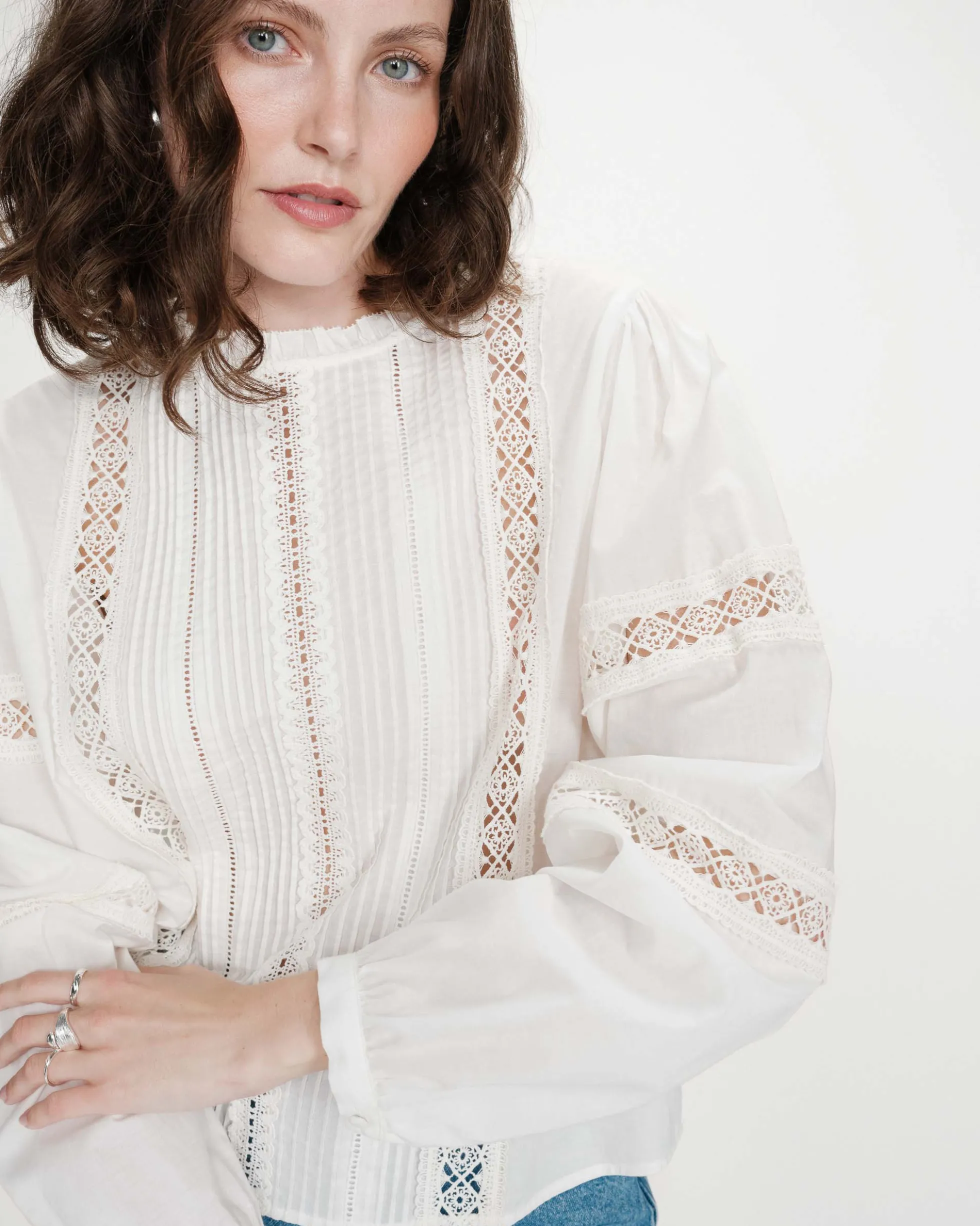 Blouse col à volants avec dentelle ivoire Velma