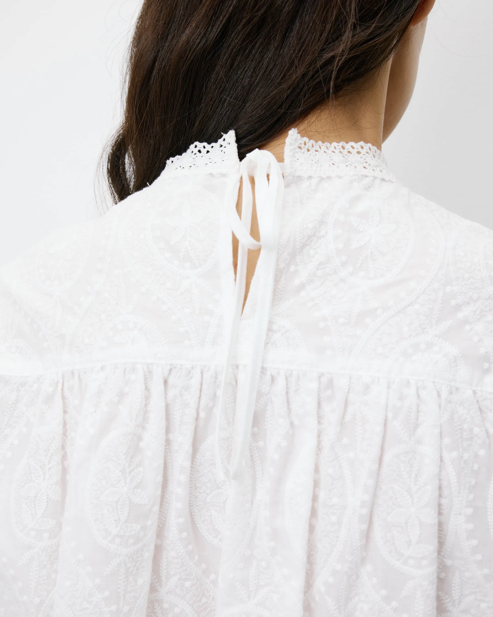Blouse en broderie anglaise dos à nouer ivoire Abigail