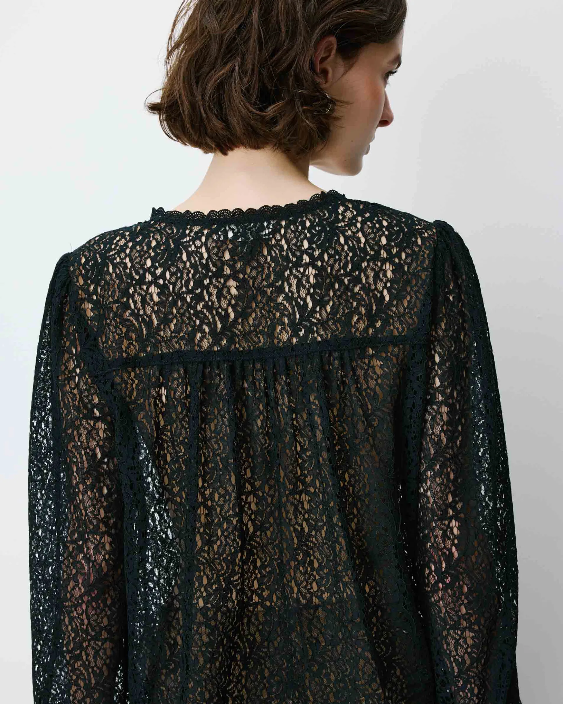 Blouse en dentelle col V manches longues noir Aurora