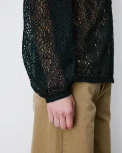 Blouse en dentelle col V manches longues noir Aurora