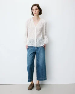 Blouse en dentelle col V manches longues ivoire Aurora