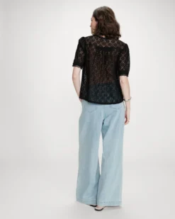 Blouse en dentelle col V manches courtes noir Vicky
