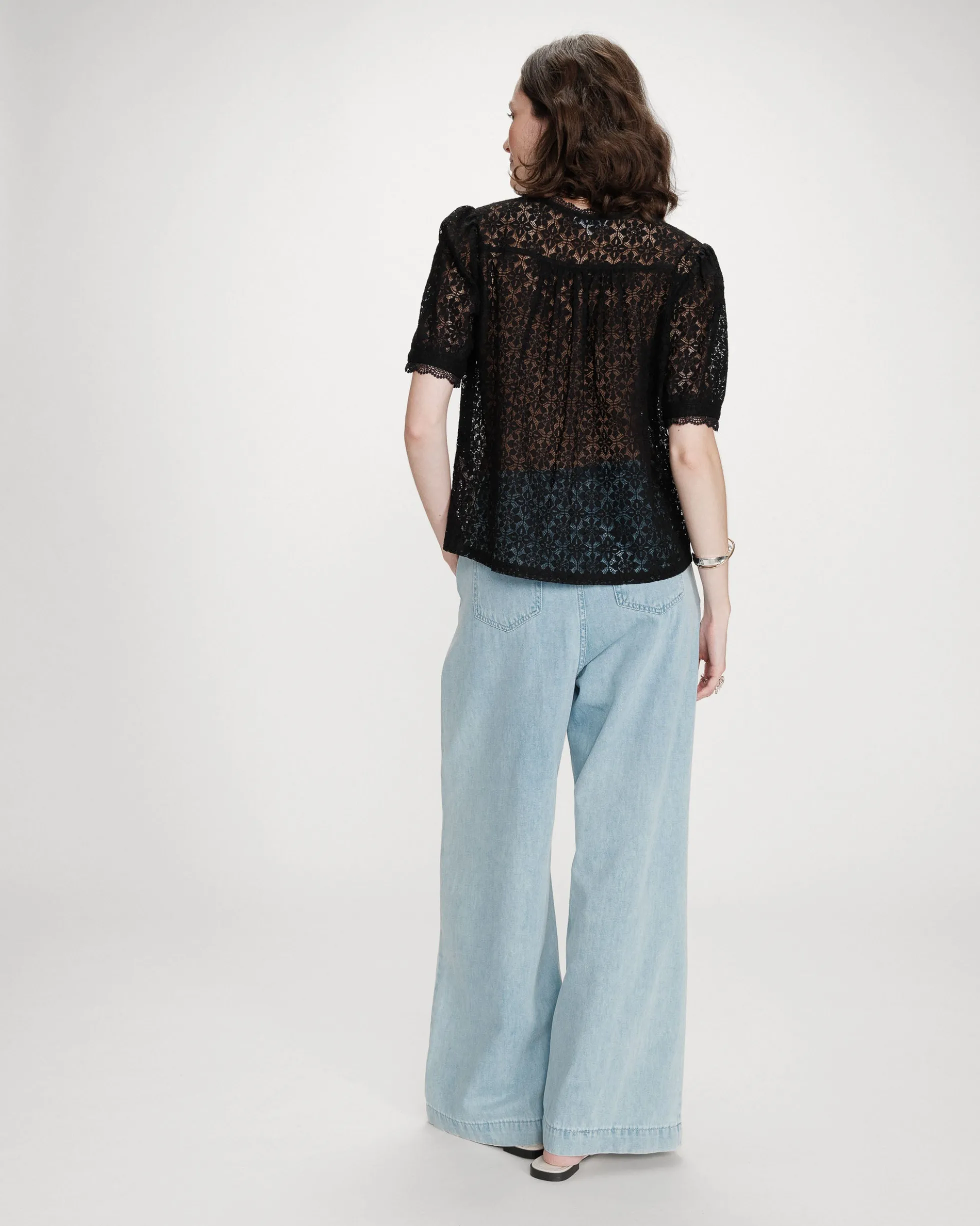 Blouse en dentelle col V manches courtes noir Vicky