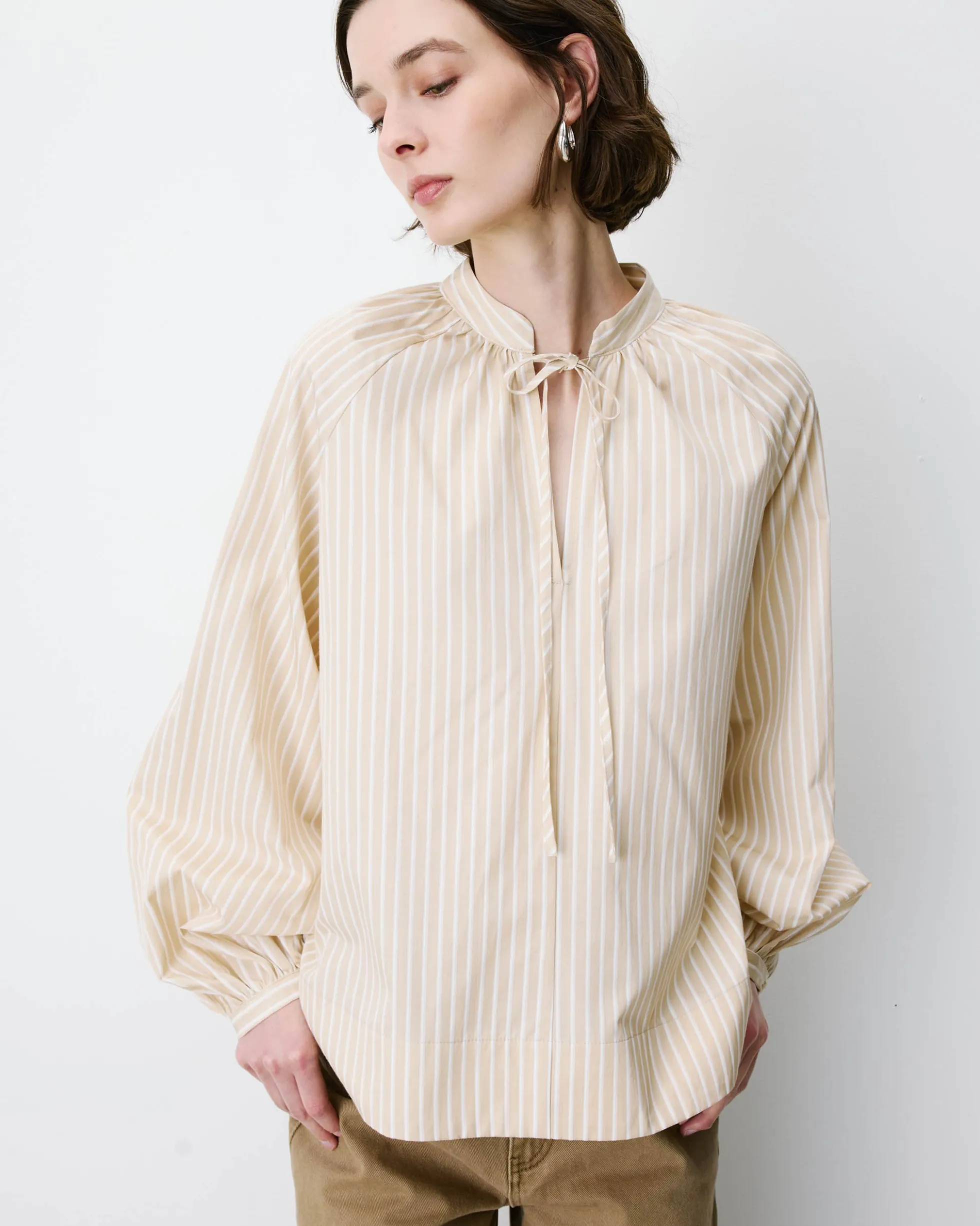 Blouse à rayures col mao à nouer beige Albane