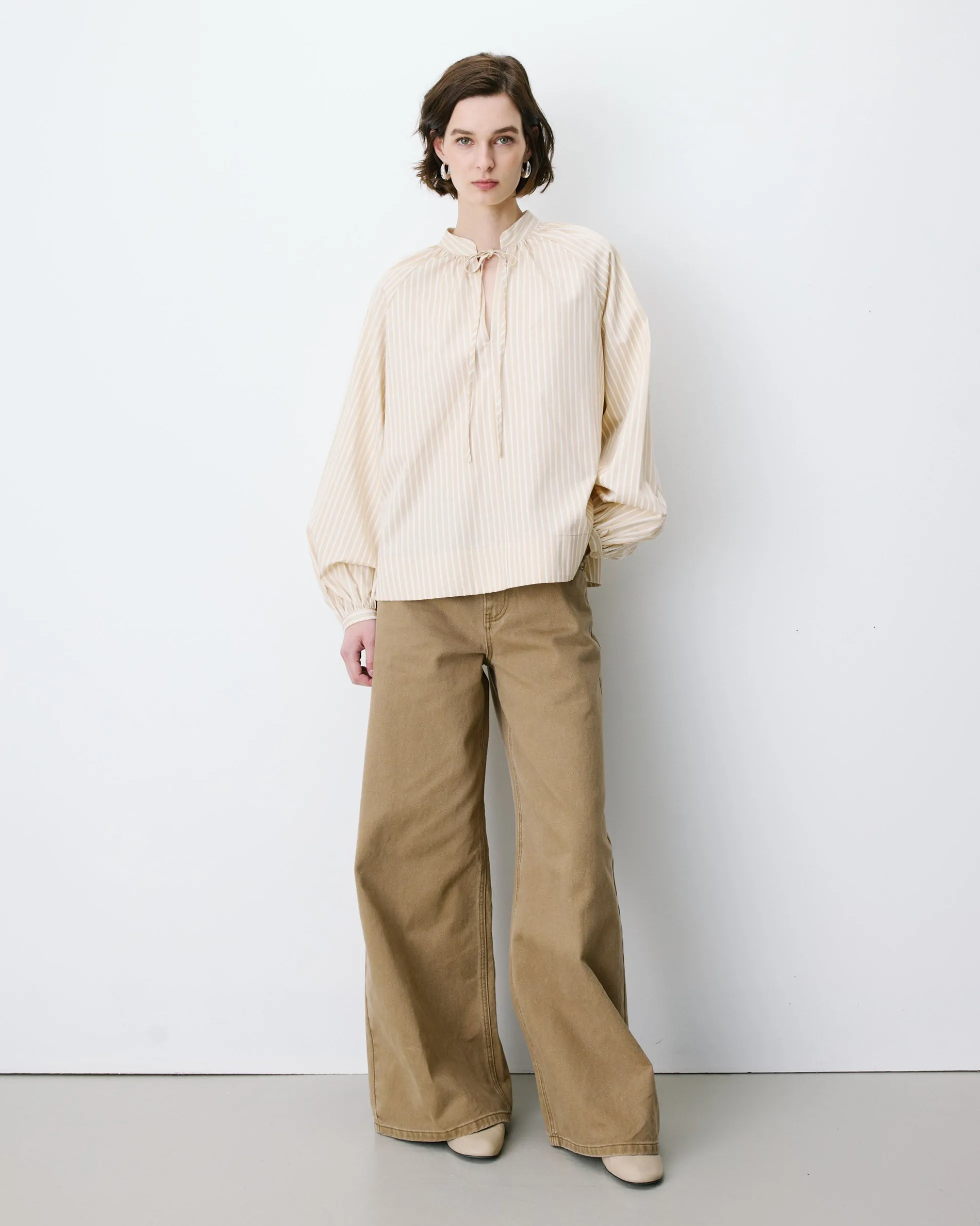 Blouse à rayures col mao à nouer beige Albane