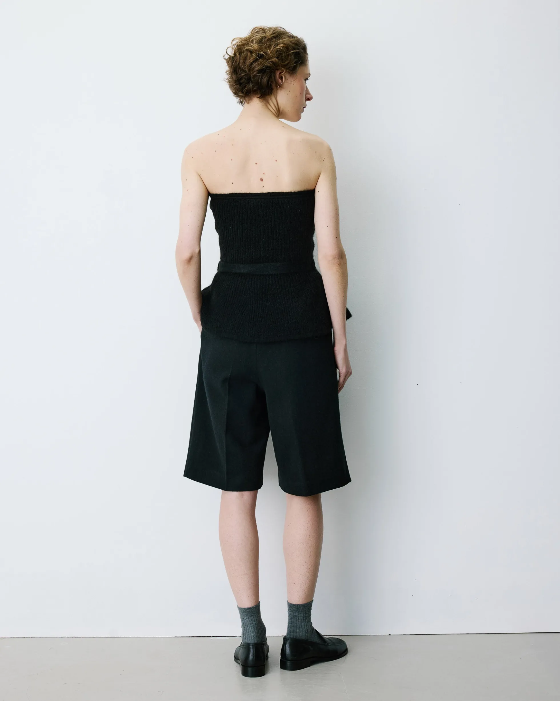 Bustier péplum ceinturé en maille côtelée noir Berry