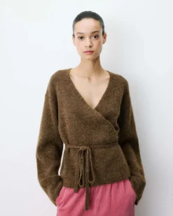 Cardigan cache-cœur nouable en maille chocolat Anior