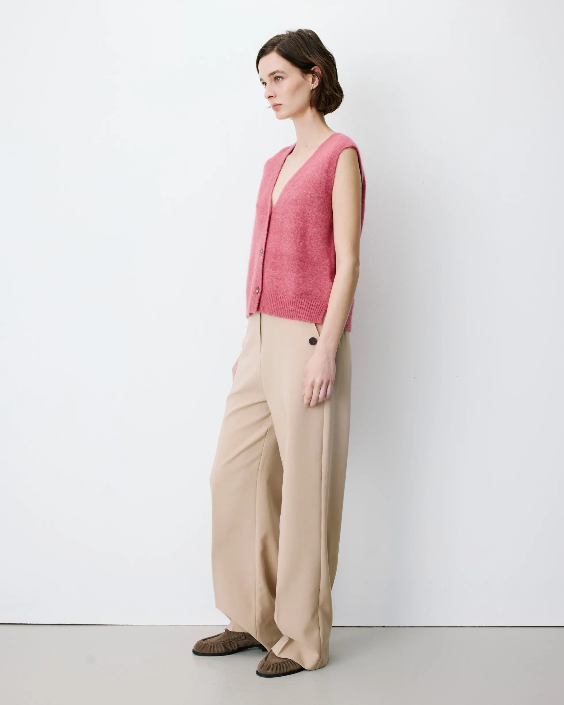 Cardigan sans manches boutonné col V blush Nars