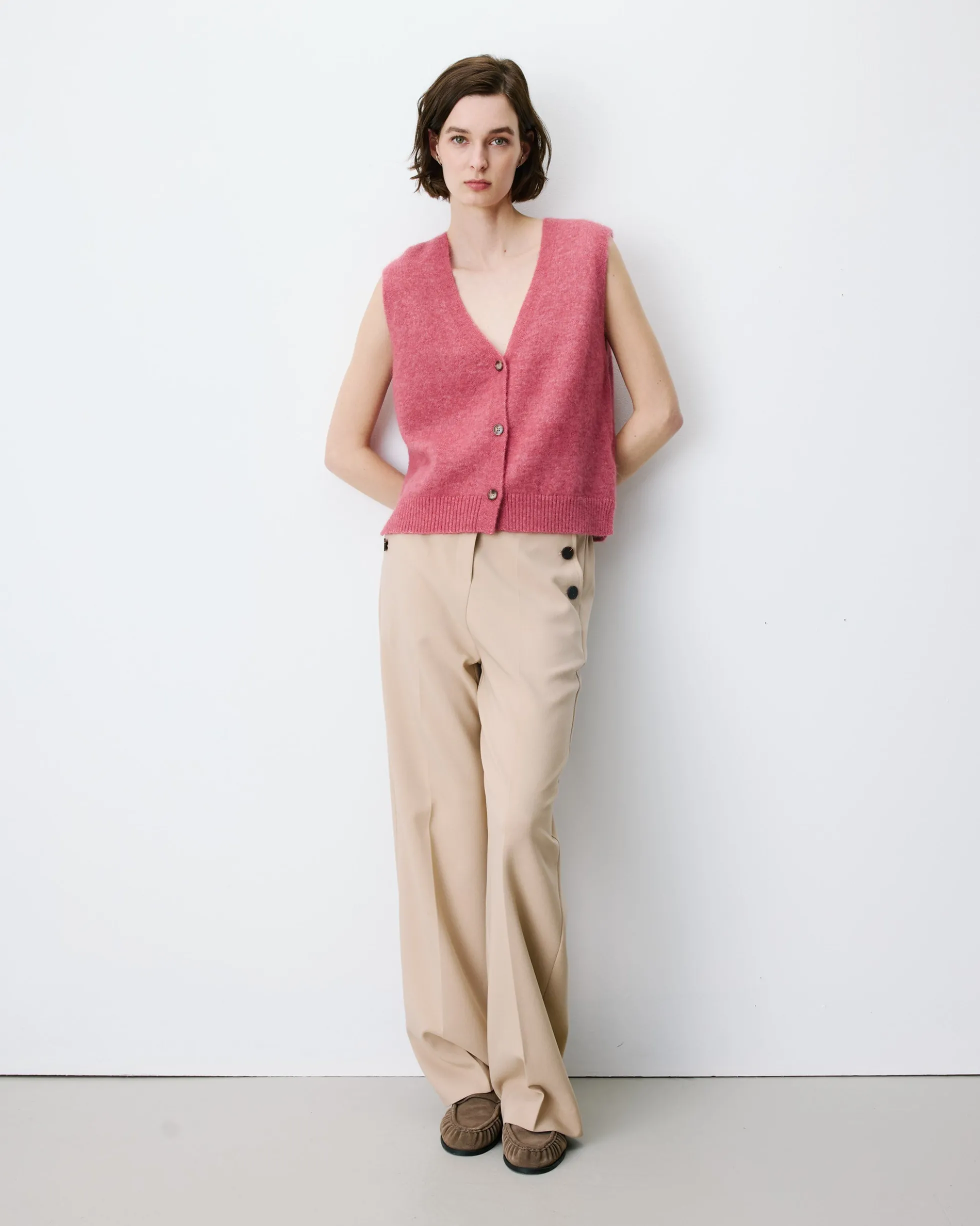 Cardigan sans manches boutonné col V blush Nars
