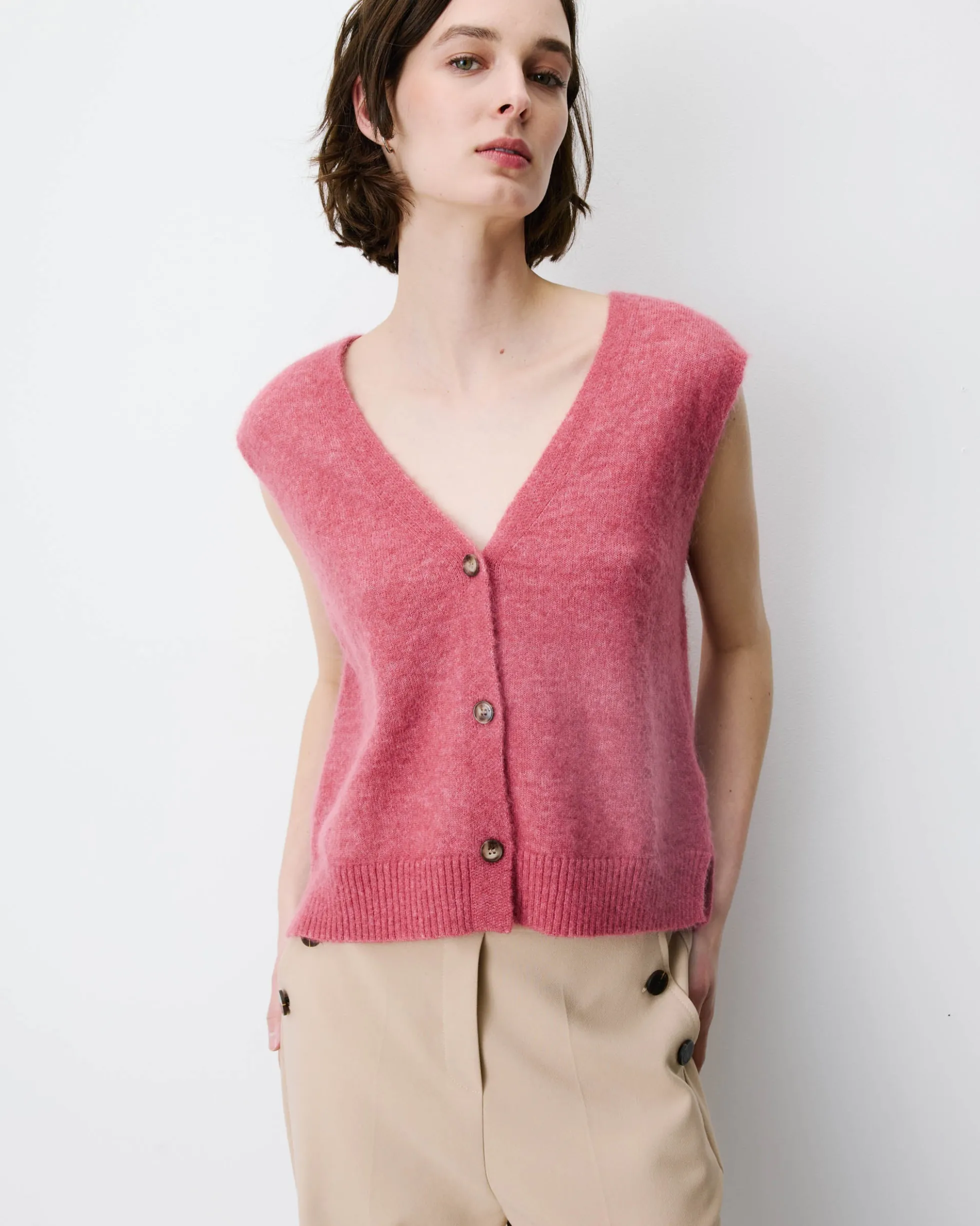 Cardigan sans manches boutonné col V blush Nars