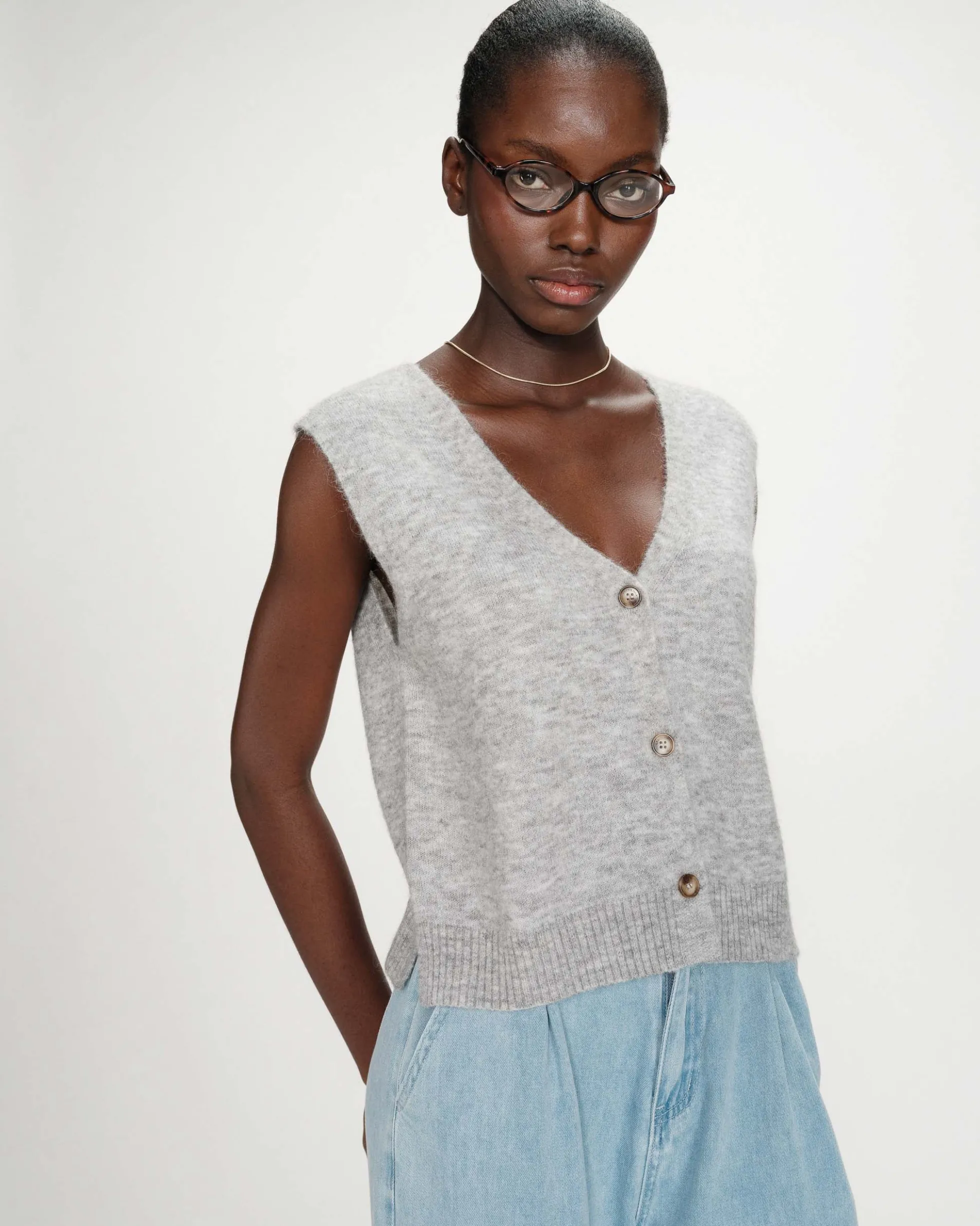 Cardigan sans manches boutonné col V gris Nars