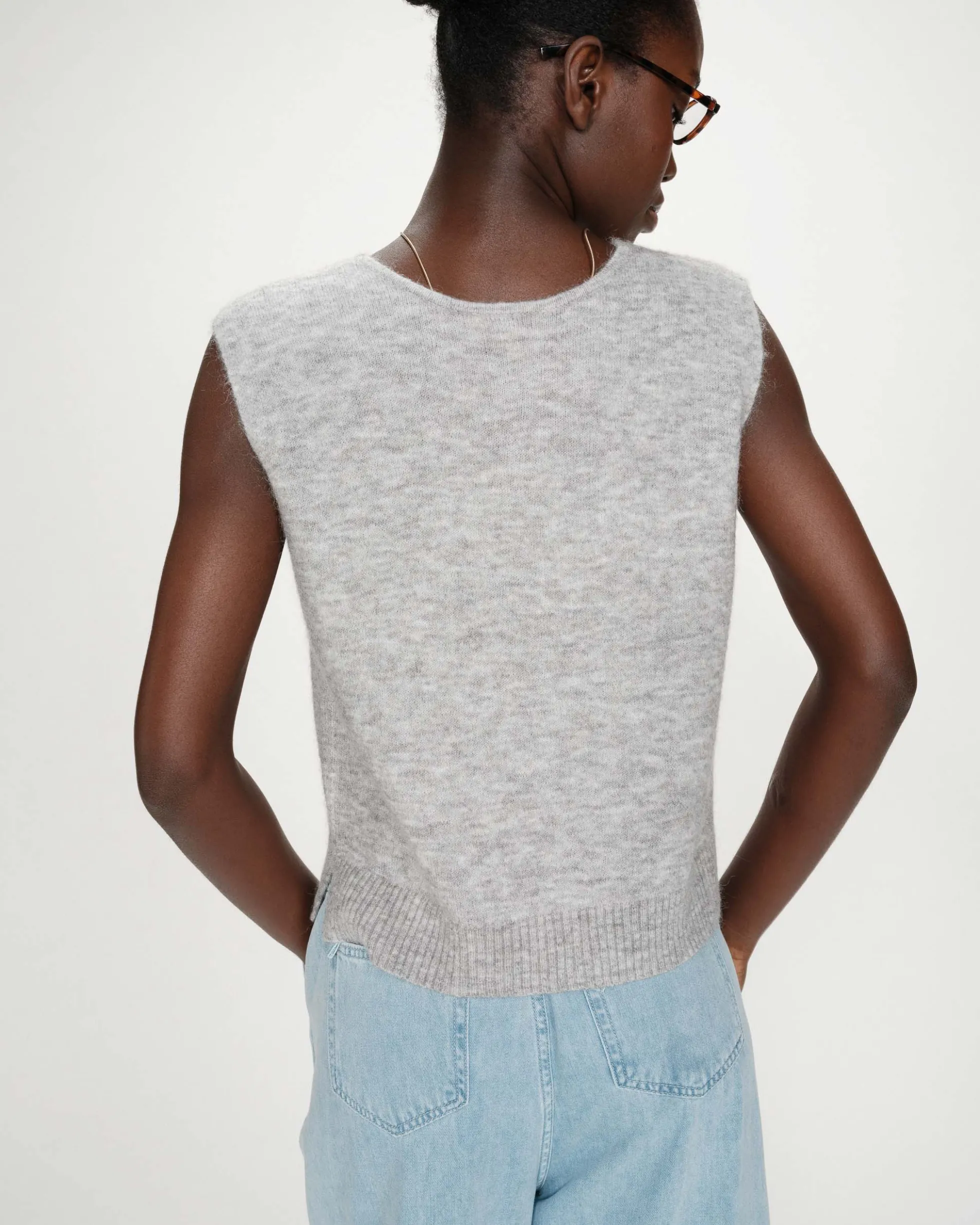 Cardigan sans manches boutonné col V gris Nars
