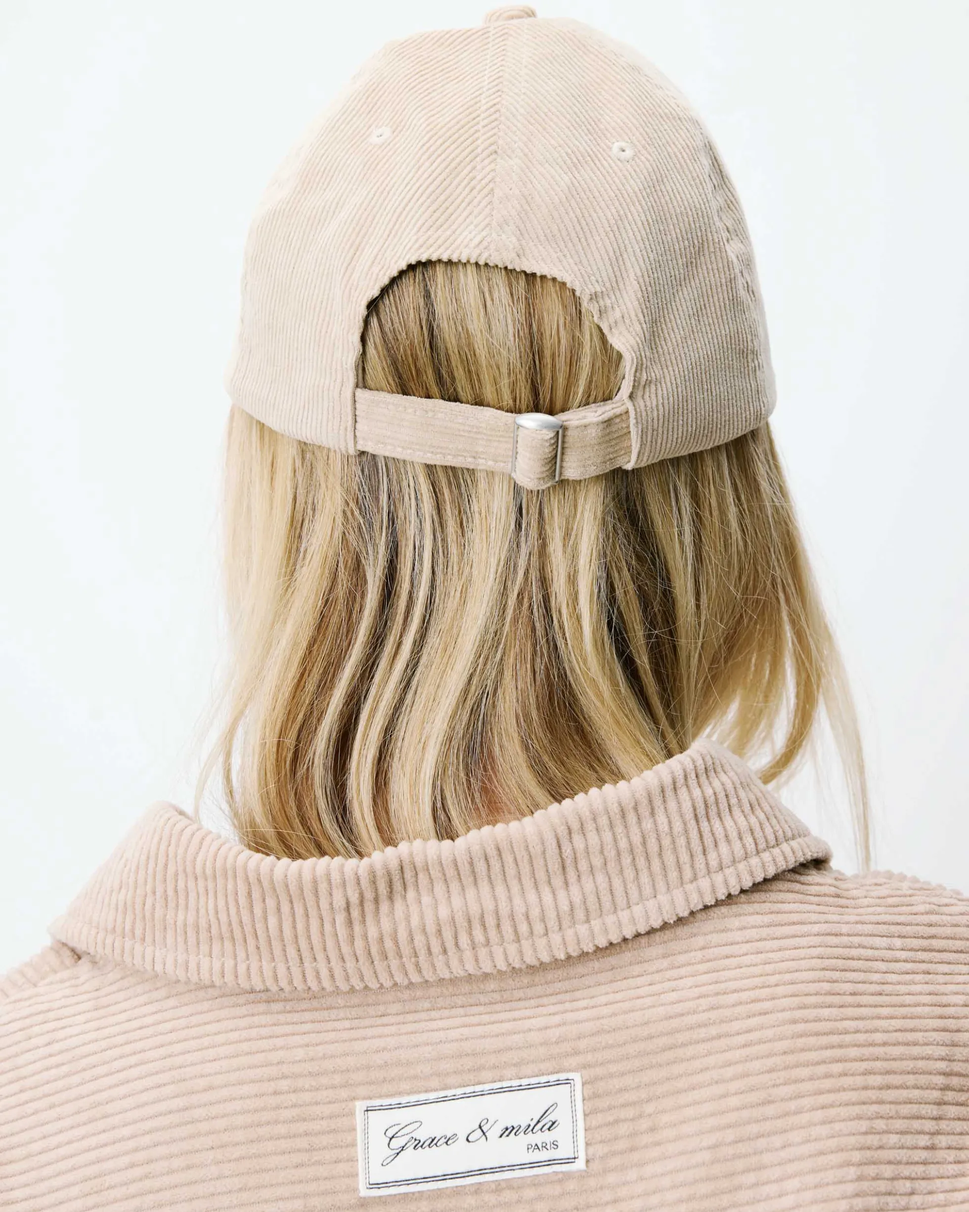 Casquette en velours côtelé logo latte Alona