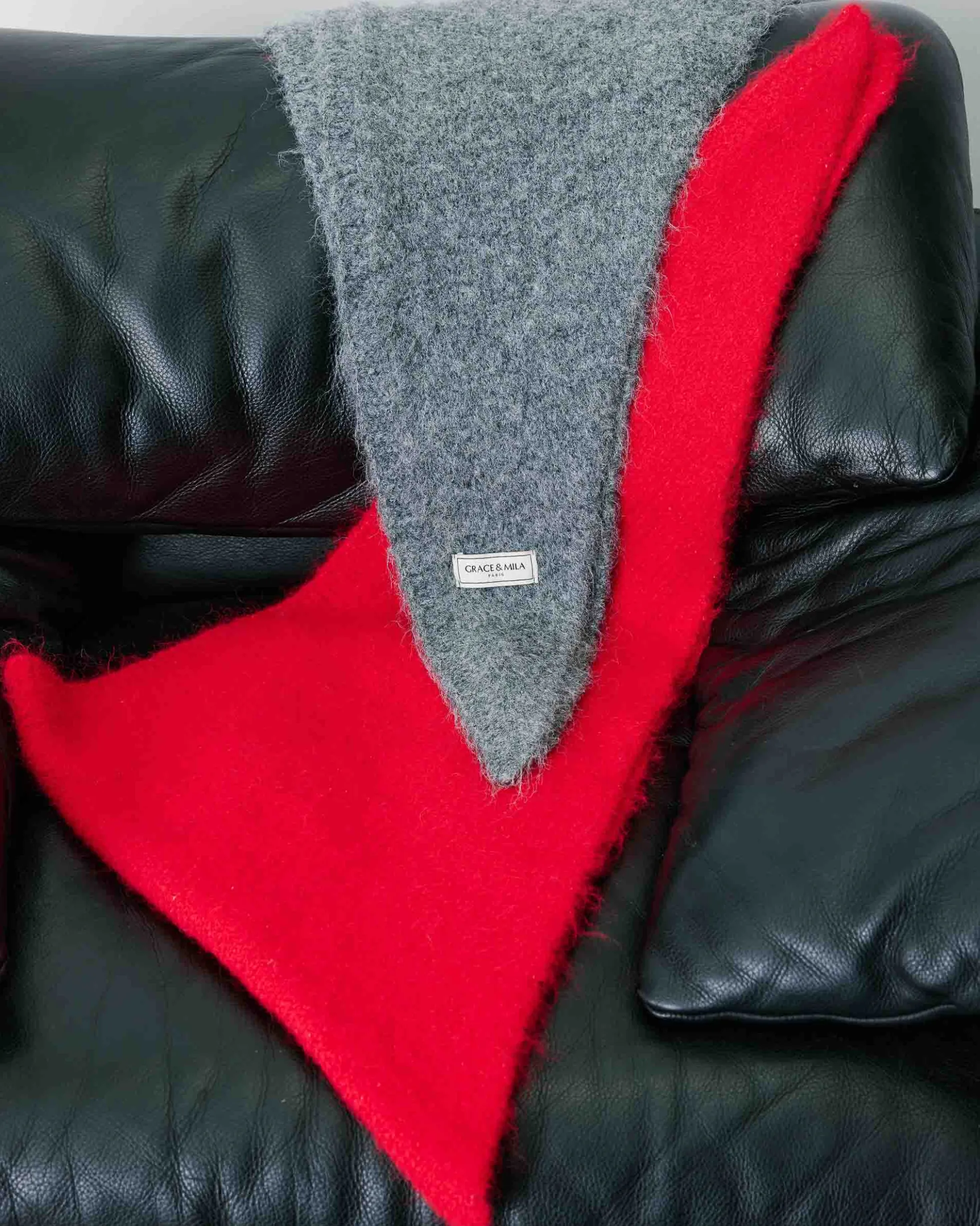 Écharpe triangulaire en maille rouge Bonnie