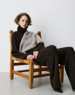 Écharpe triangulaire en maille taupe Bonnie