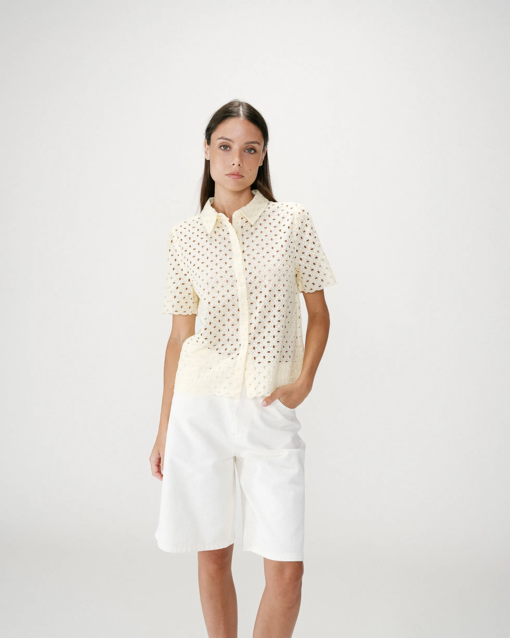 Chemise en dentelle manches courtes jaune Waverine