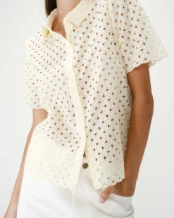 Chemise en dentelle manches courtes jaune Waverine