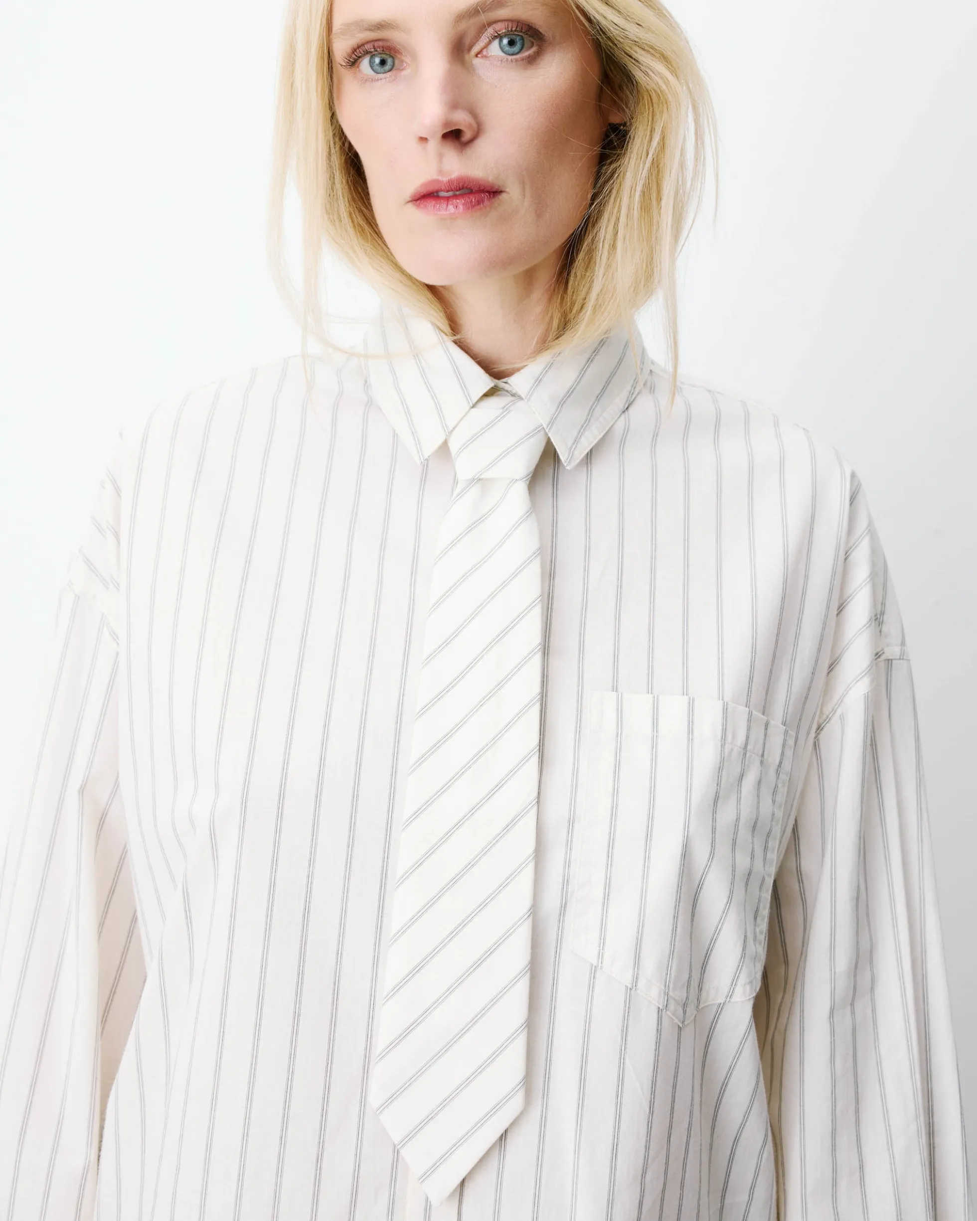 Chemise oversize à cravate amovible ecru Athena