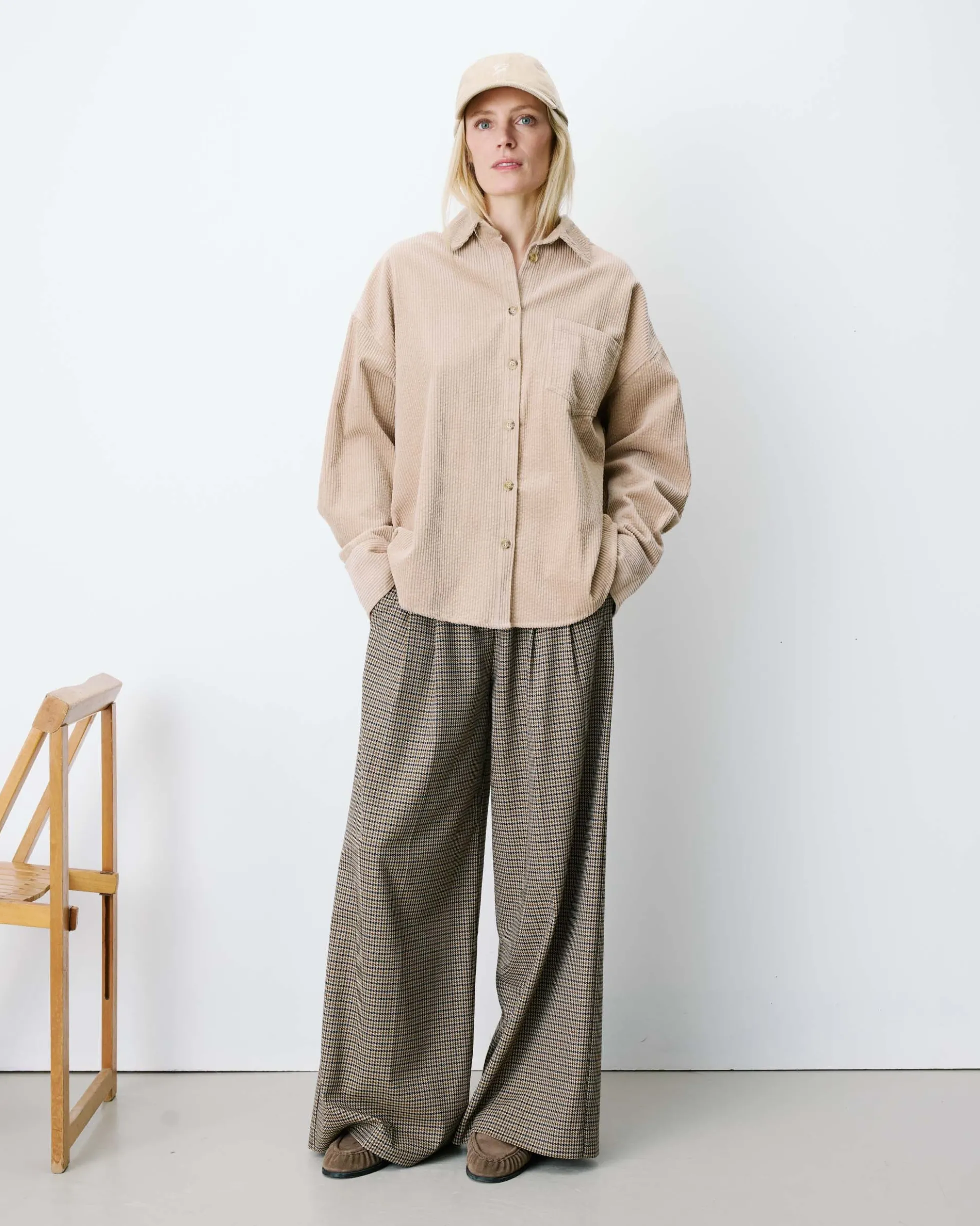 Chemise oversize en velours côtelé beige Ange