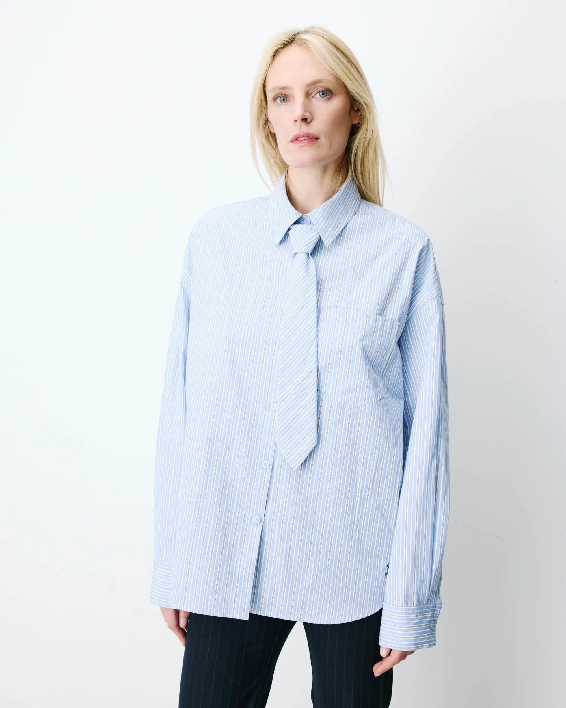 Chemise rayée oversize à cravate amovible ciel Athena
