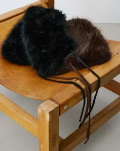 Col amovible en fausse fourrure à nouer noir Baron