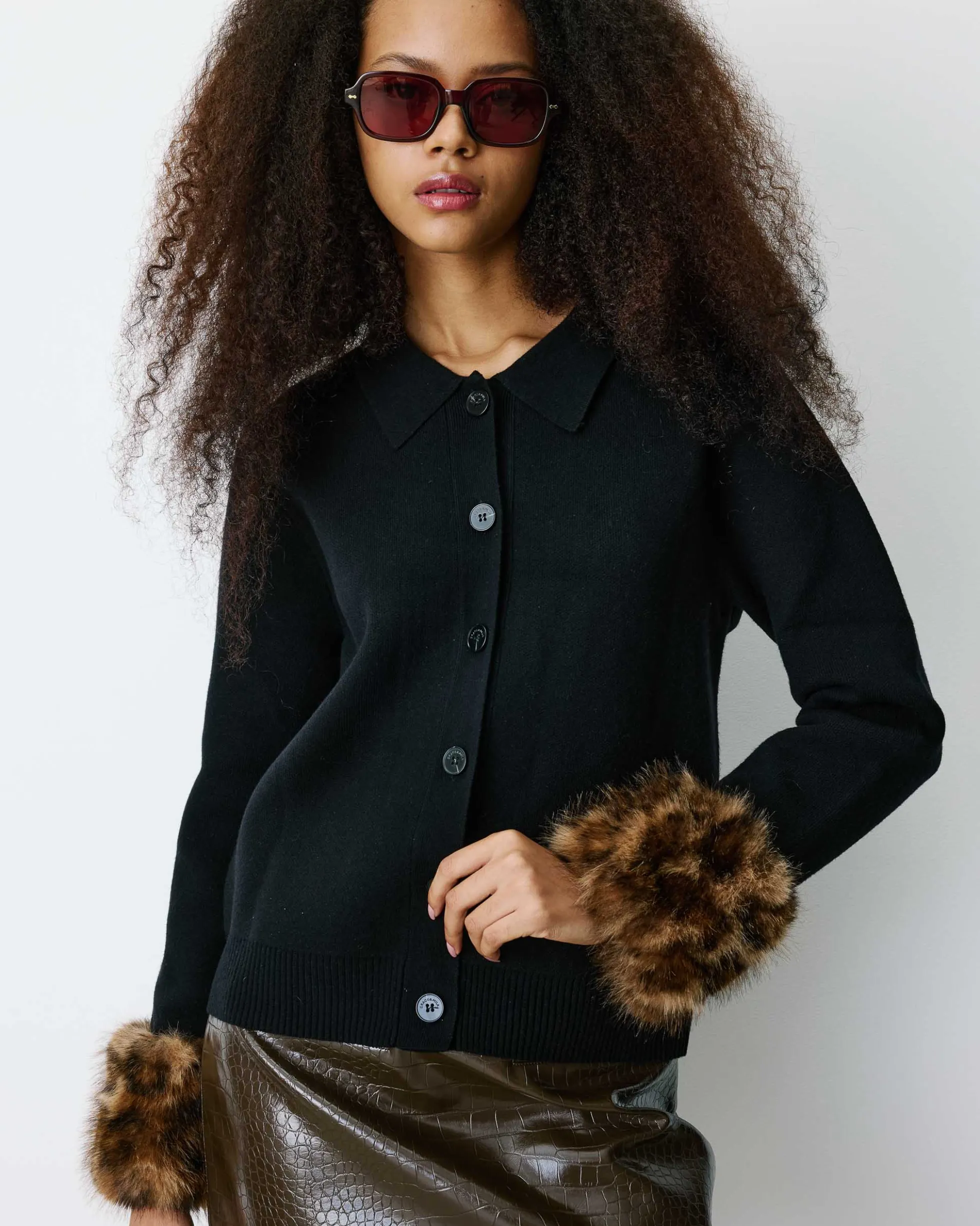 Gilet en maille poignets fausse fourrure noir Bambino