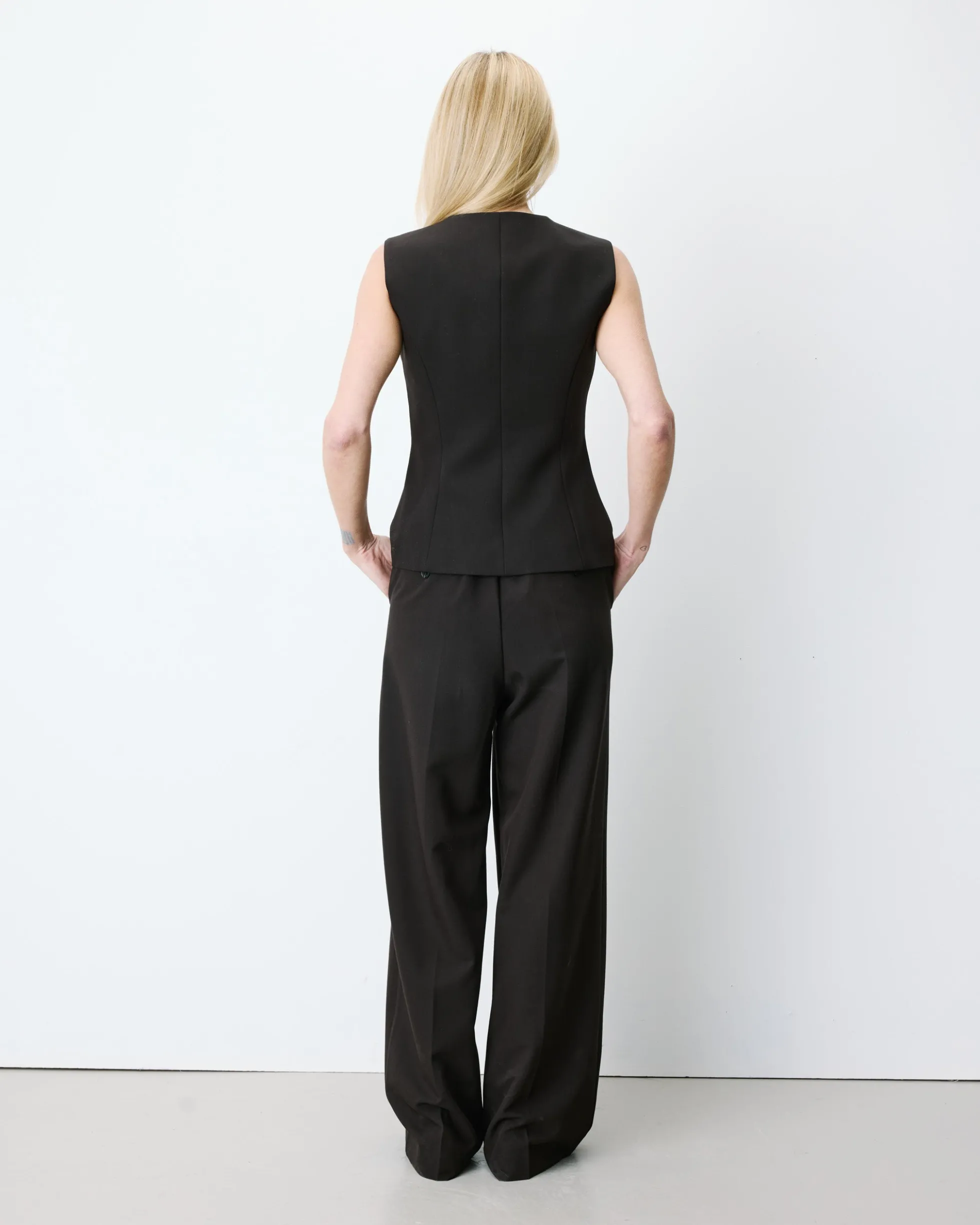 Gilet tailleur col rond boutonné chocolat Aristide