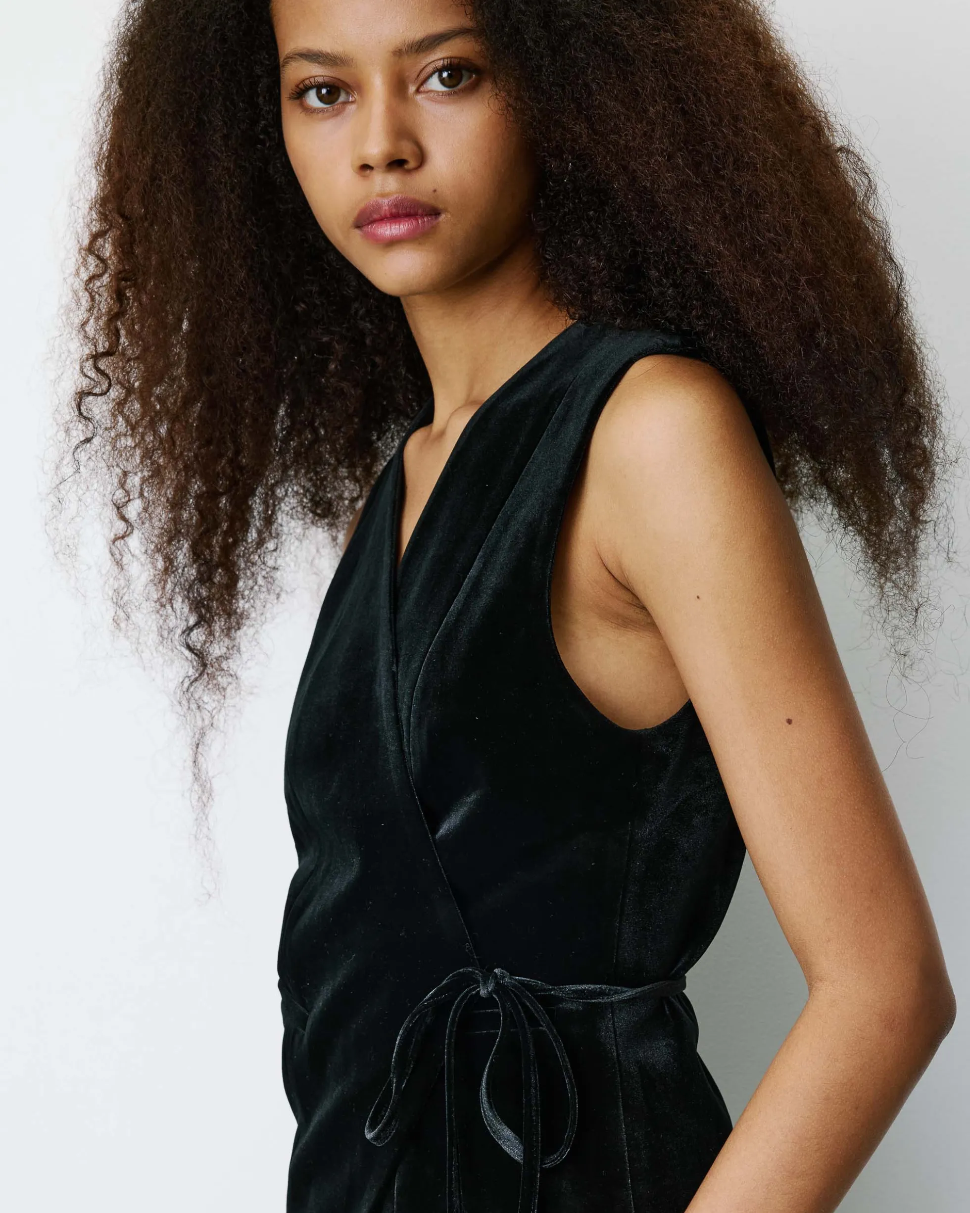 Gilet tailleur velours sans manches à nouer noir Benny