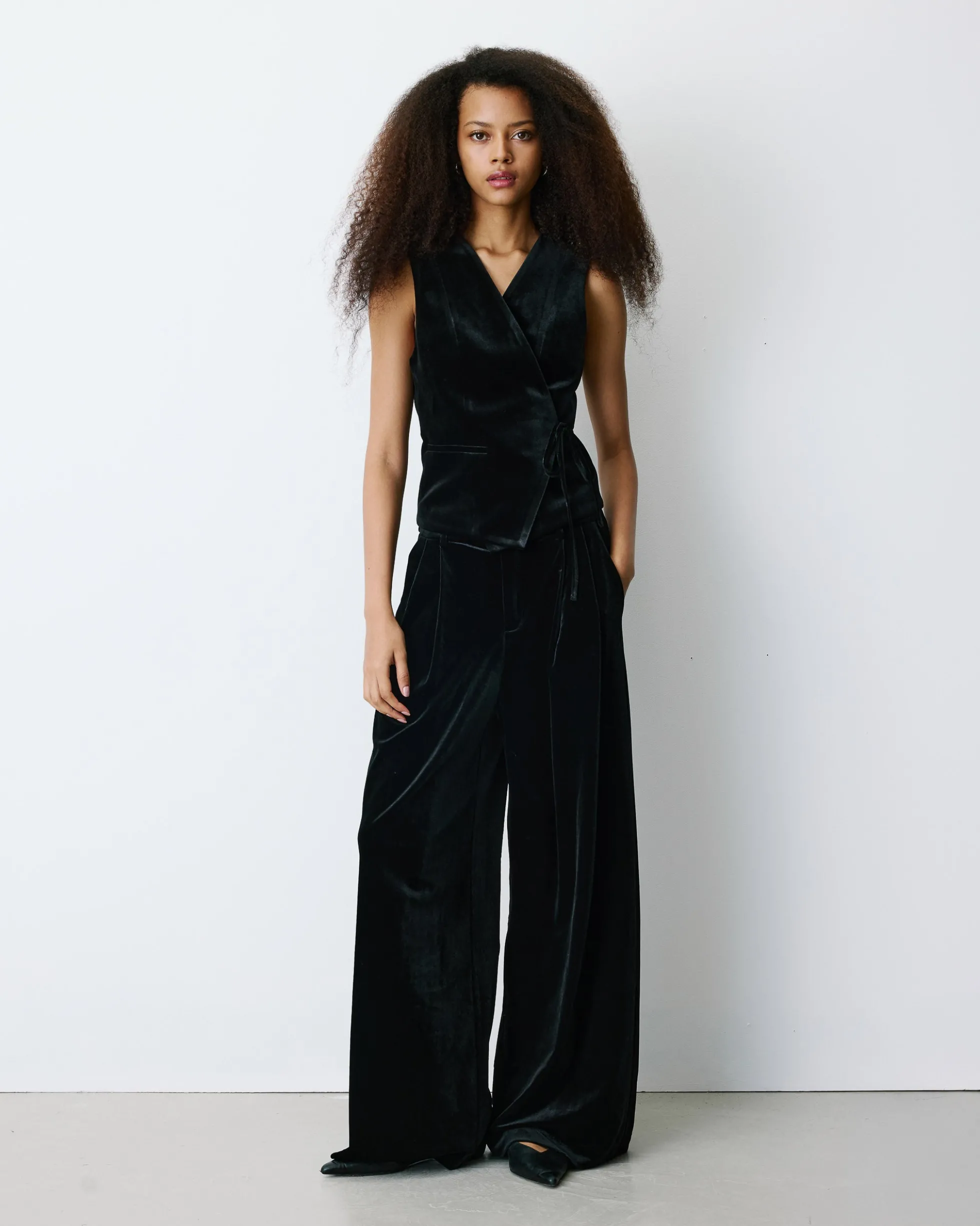 Gilet tailleur velours sans manches à nouer noir Benny