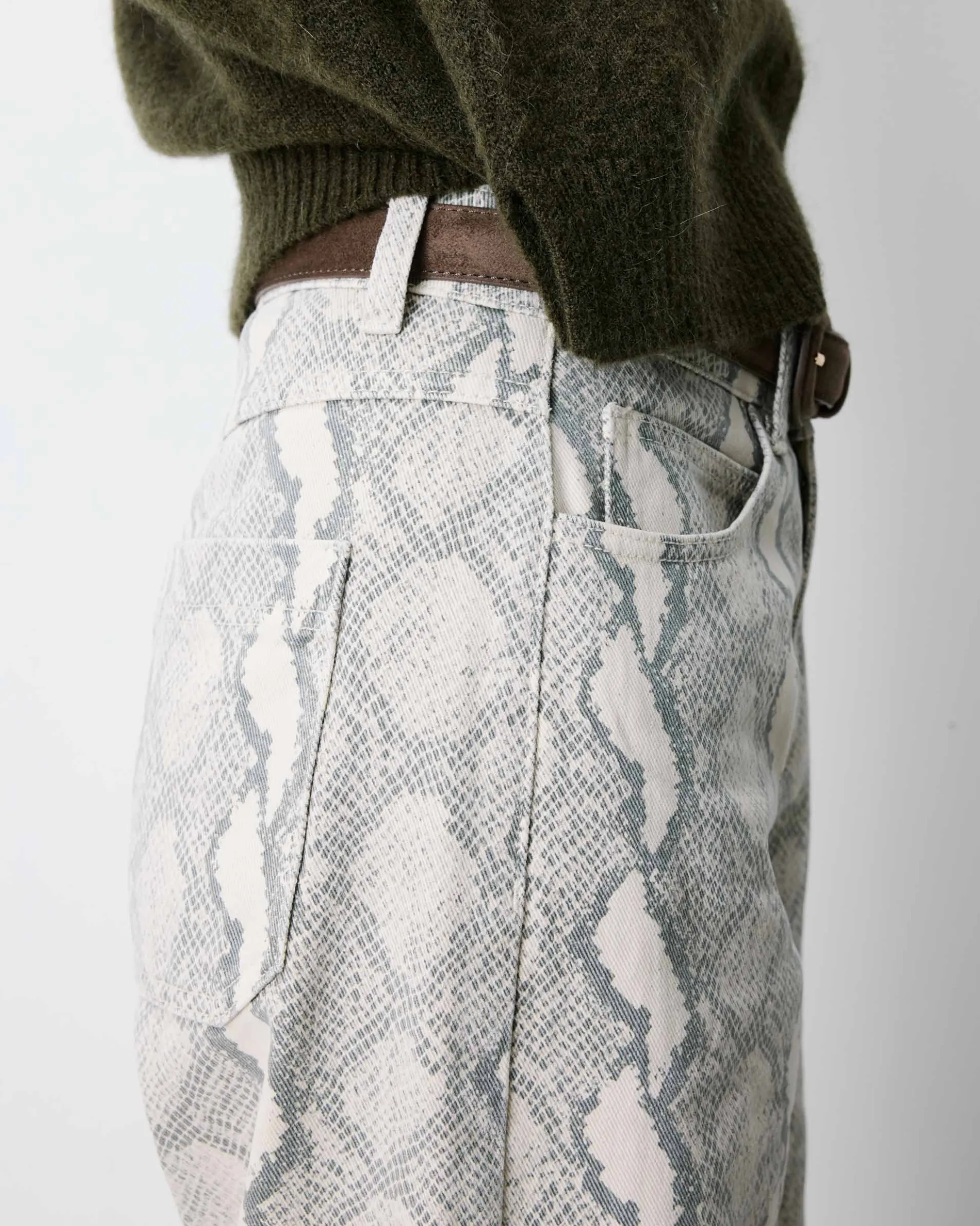 Jean taille haute loose imprimé python Socca