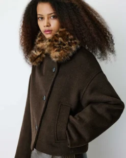 Manteau court col cheminée en laine mélangée chocolat Blanca