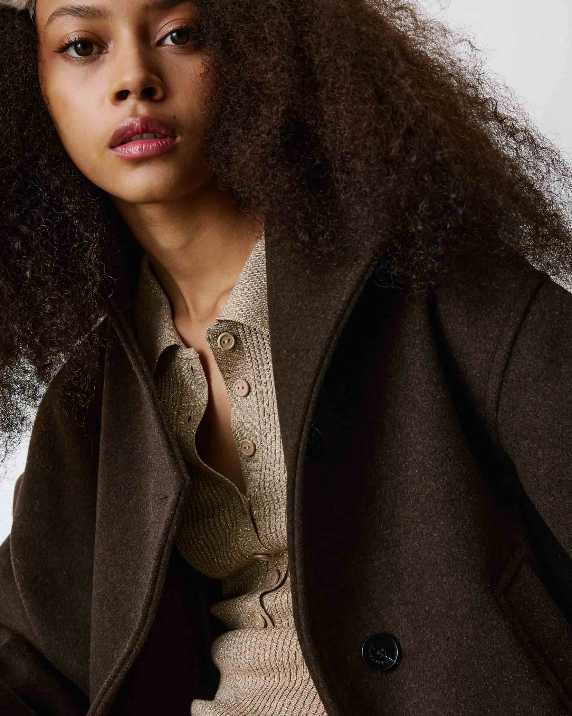 Manteau court col cheminée en laine mélangée chocolat Blanca