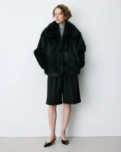 Manteau en fausse fourrure col large noir Billie