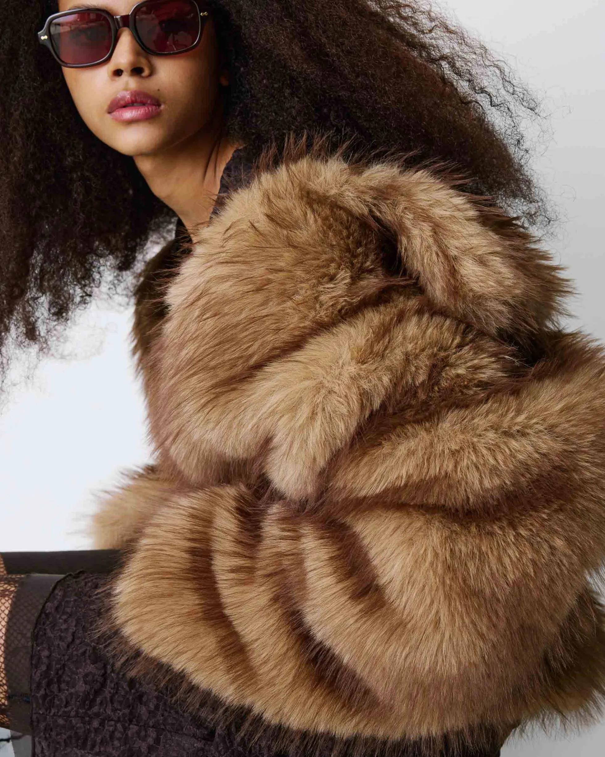 Manteau en fausse fourrure col large latte Billie