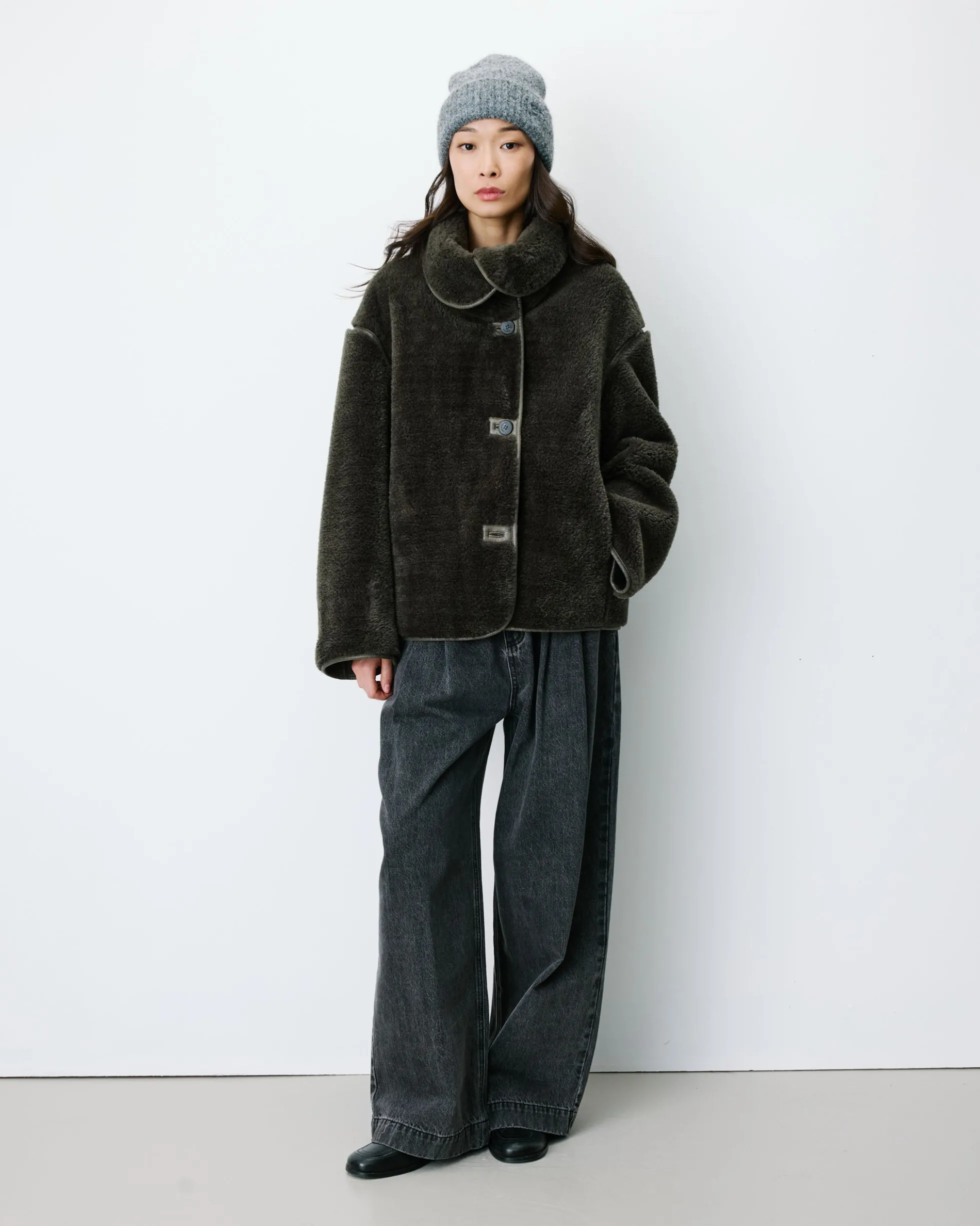Manteau en fausse fourrure oversize boutonné kaki Amelio